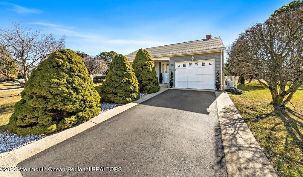 34 Kinkora Ct, Toms River, NJ 08757-6429
