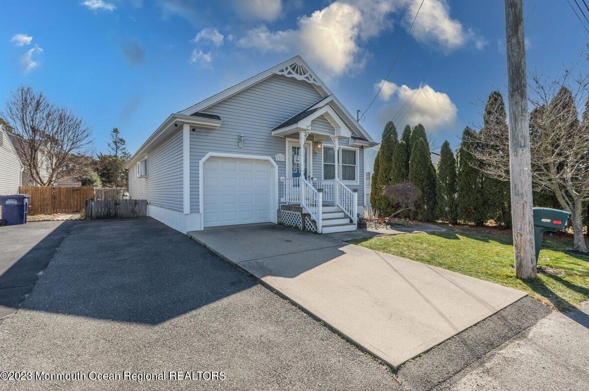1317 Spray Ave, Beachwood, NJ 08722-4311