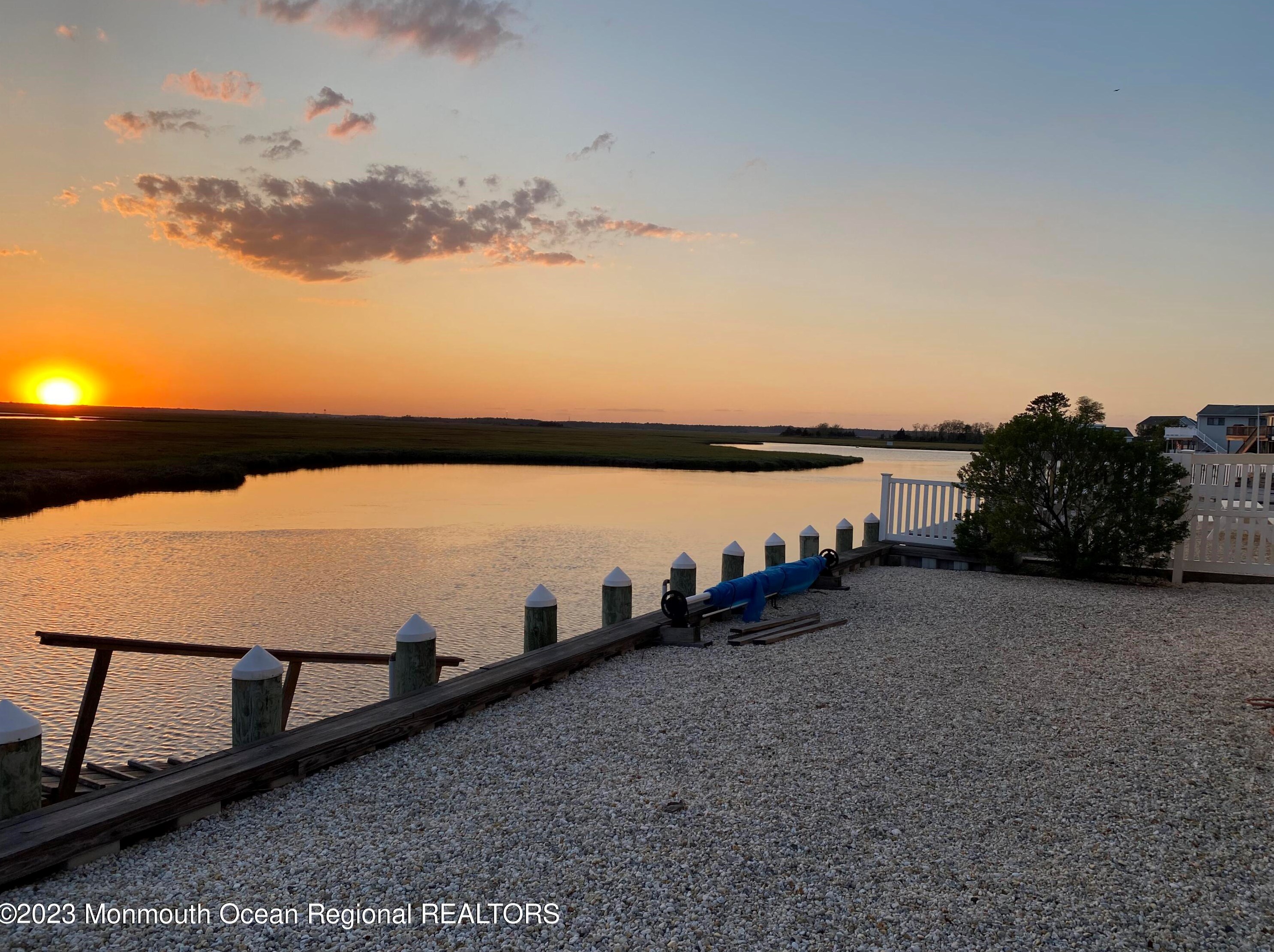 25 Schuylkill Rd, Tuckerton NJ  08087-1127 exterior