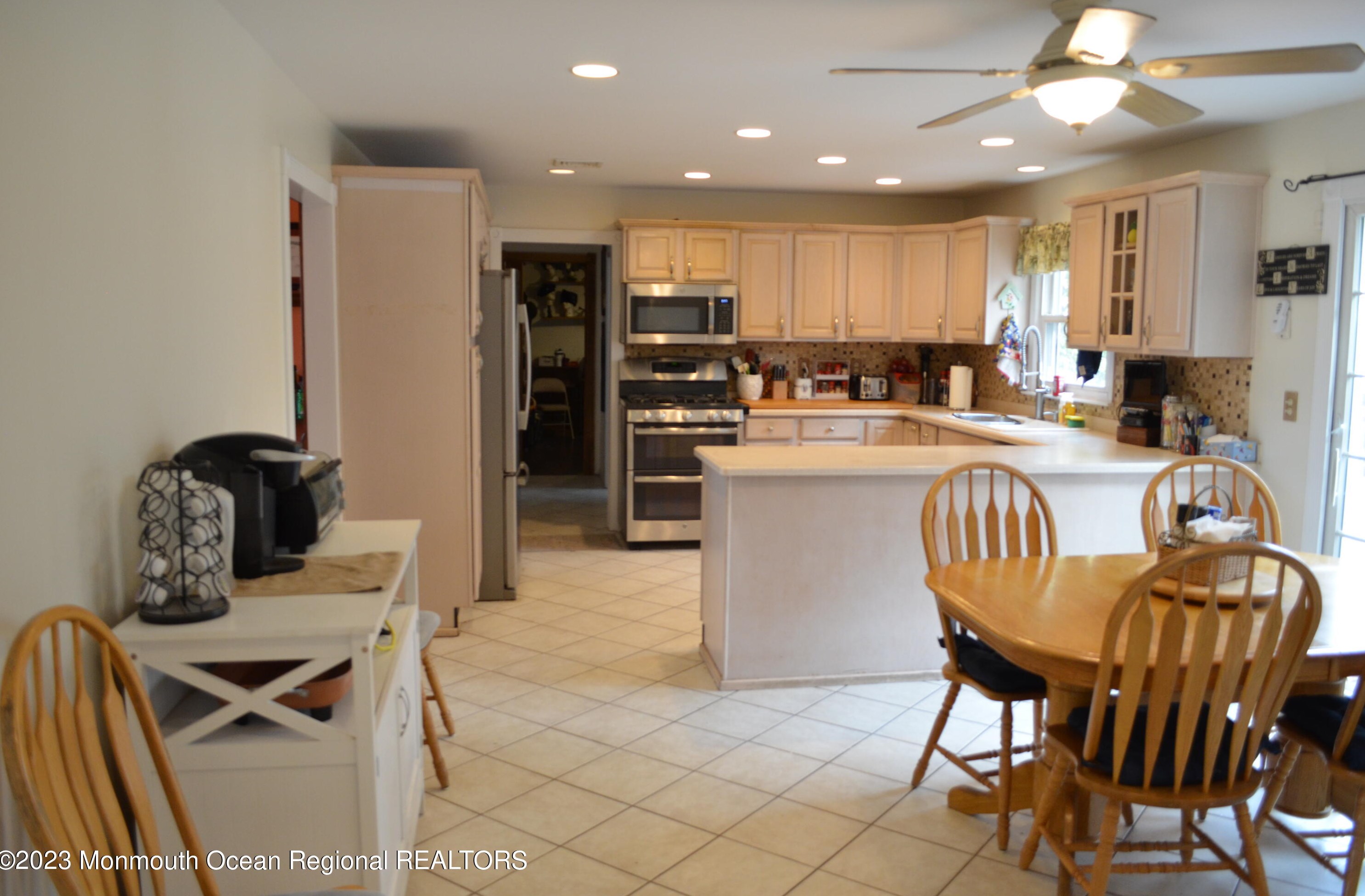 4 Cooperhawk Dr, Millstone Township, NJ 07726-3625