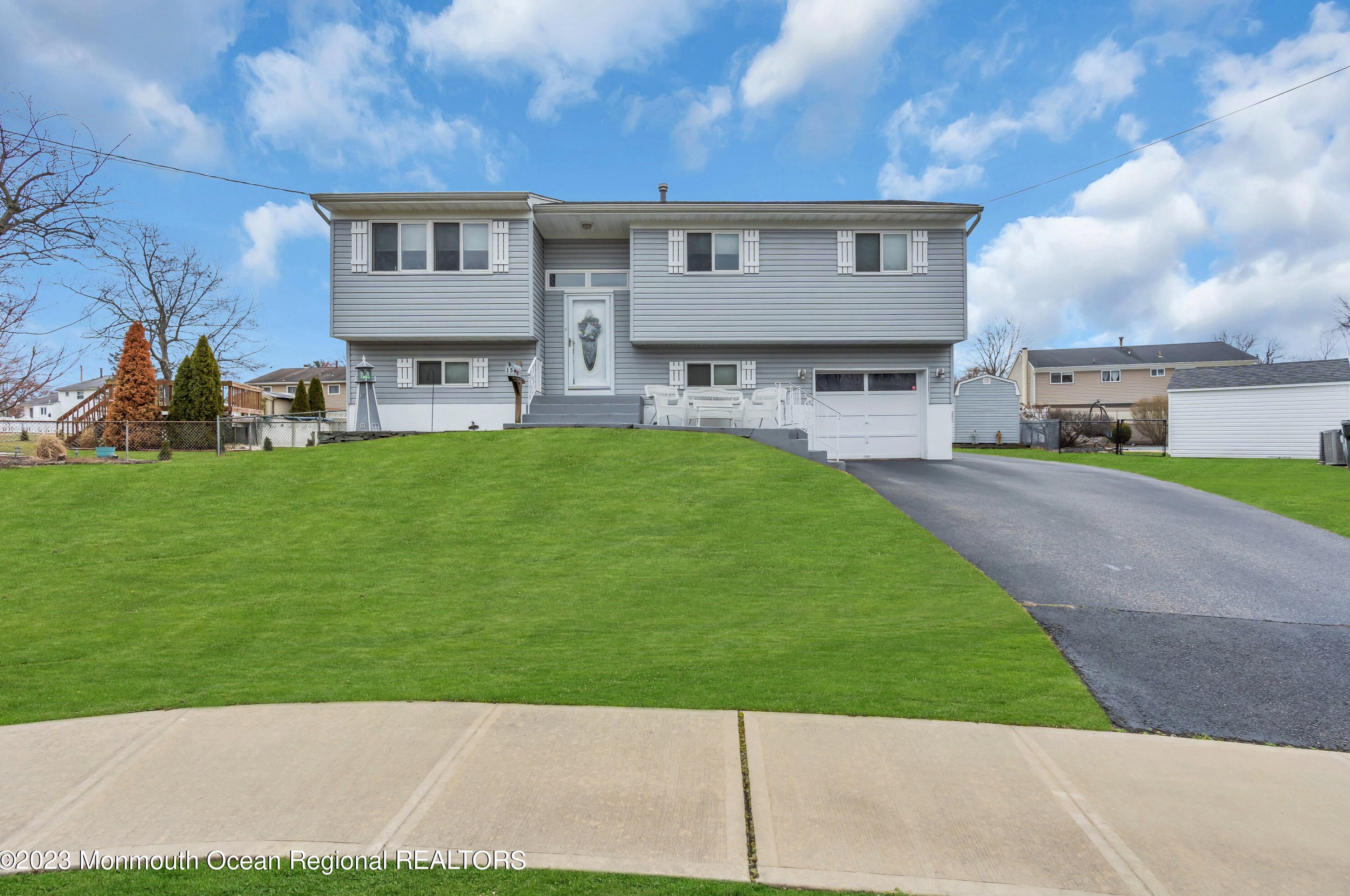 15 Dover Ct, Hazlet, NJ 07730