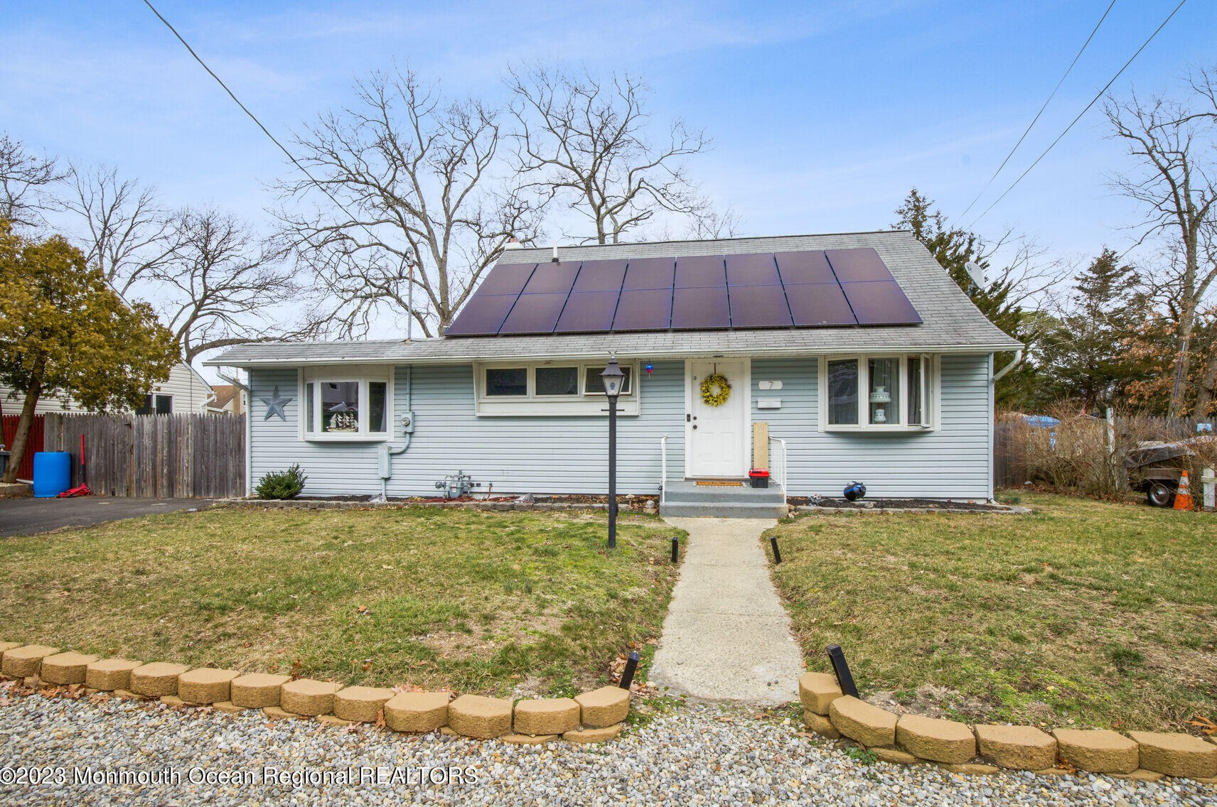 7 Harding Dr, Bricktown, NJ 08724