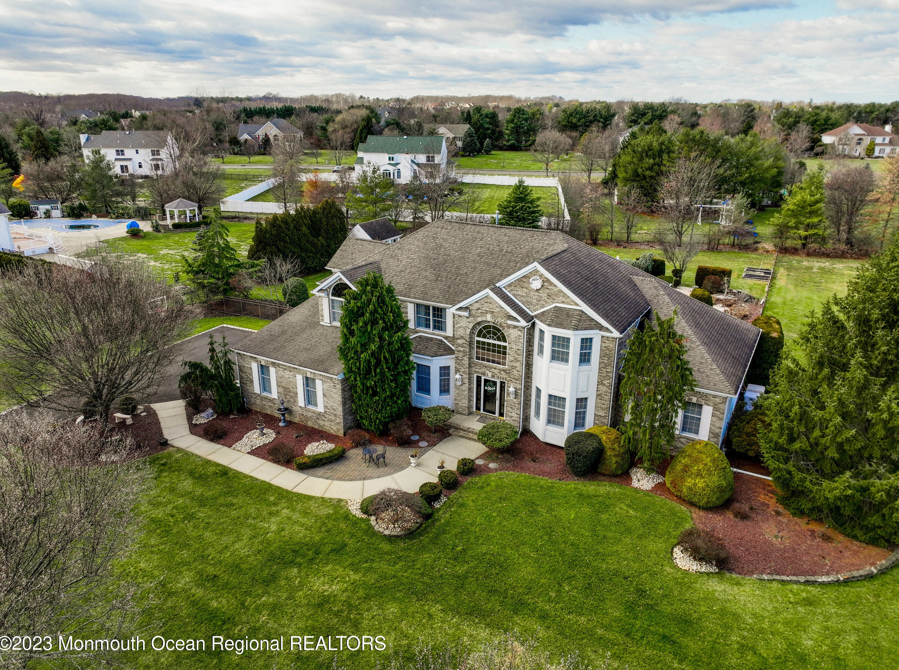 59 Summit Dr, East Freehold, NJ 07728