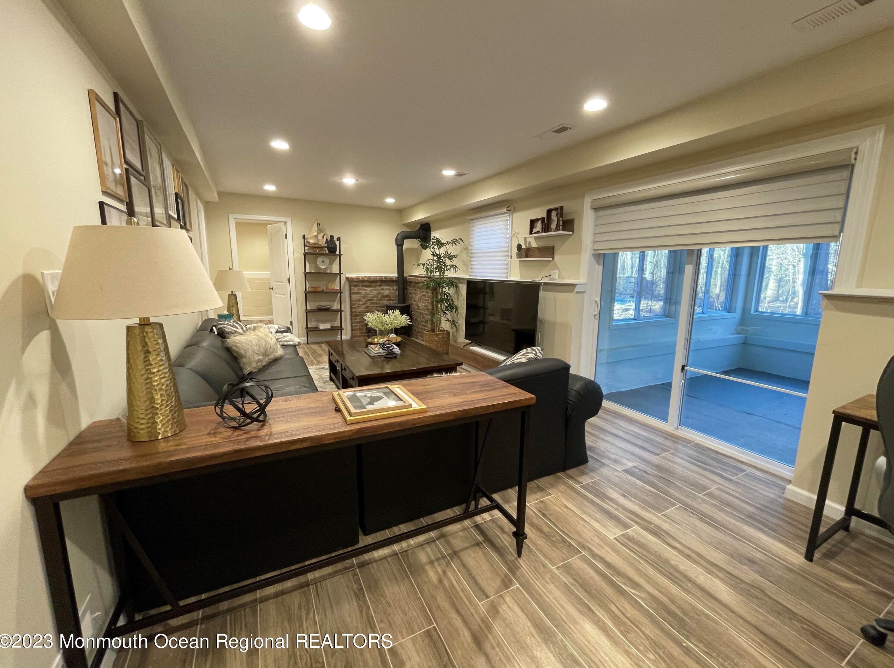 41 Peachtree Rd, Oakhurst, NJ 07755
