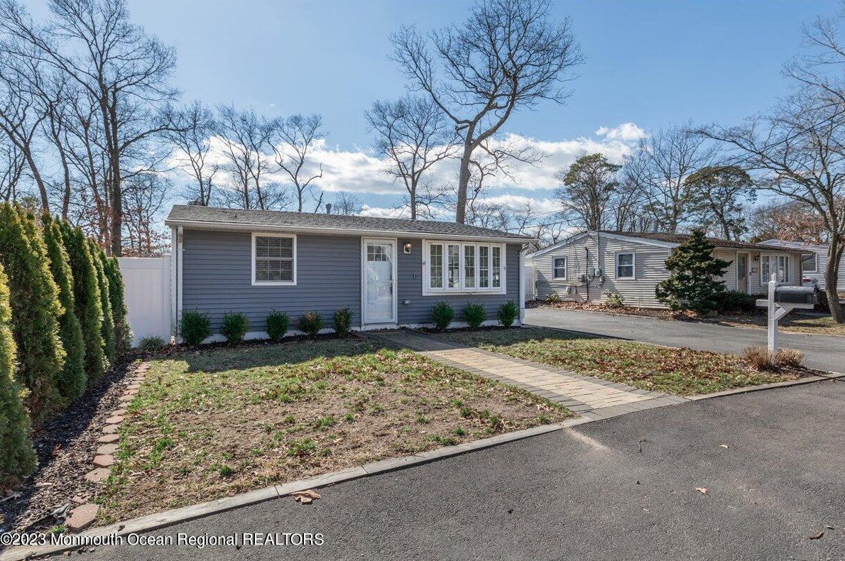 220 Laurel Dr, Berkeley Township, NJ 08721