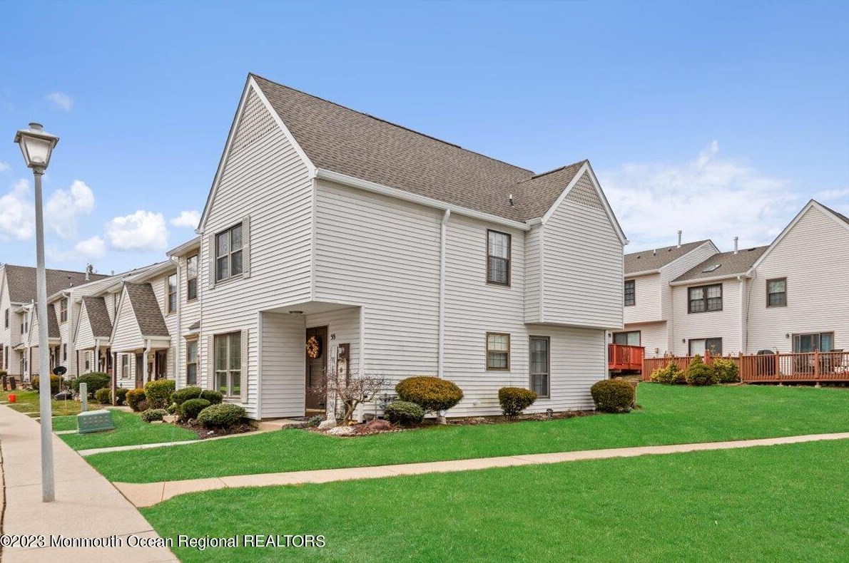 55 English Club Dr, Millstone Township, NJ 07726-1628
