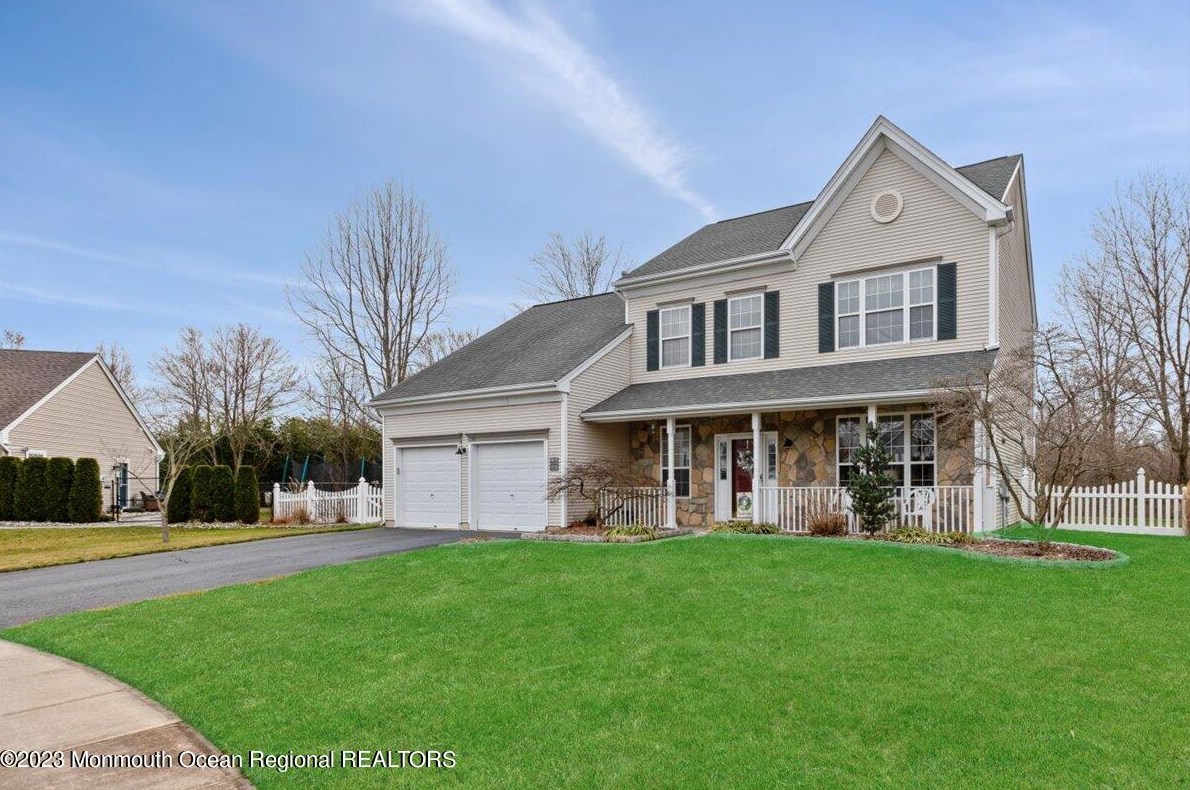40 Woodstown Dr, East Freehold, NJ 07728