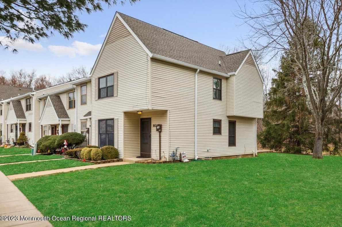 80 English Club Dr, Millstone Township, NJ 07726-1630