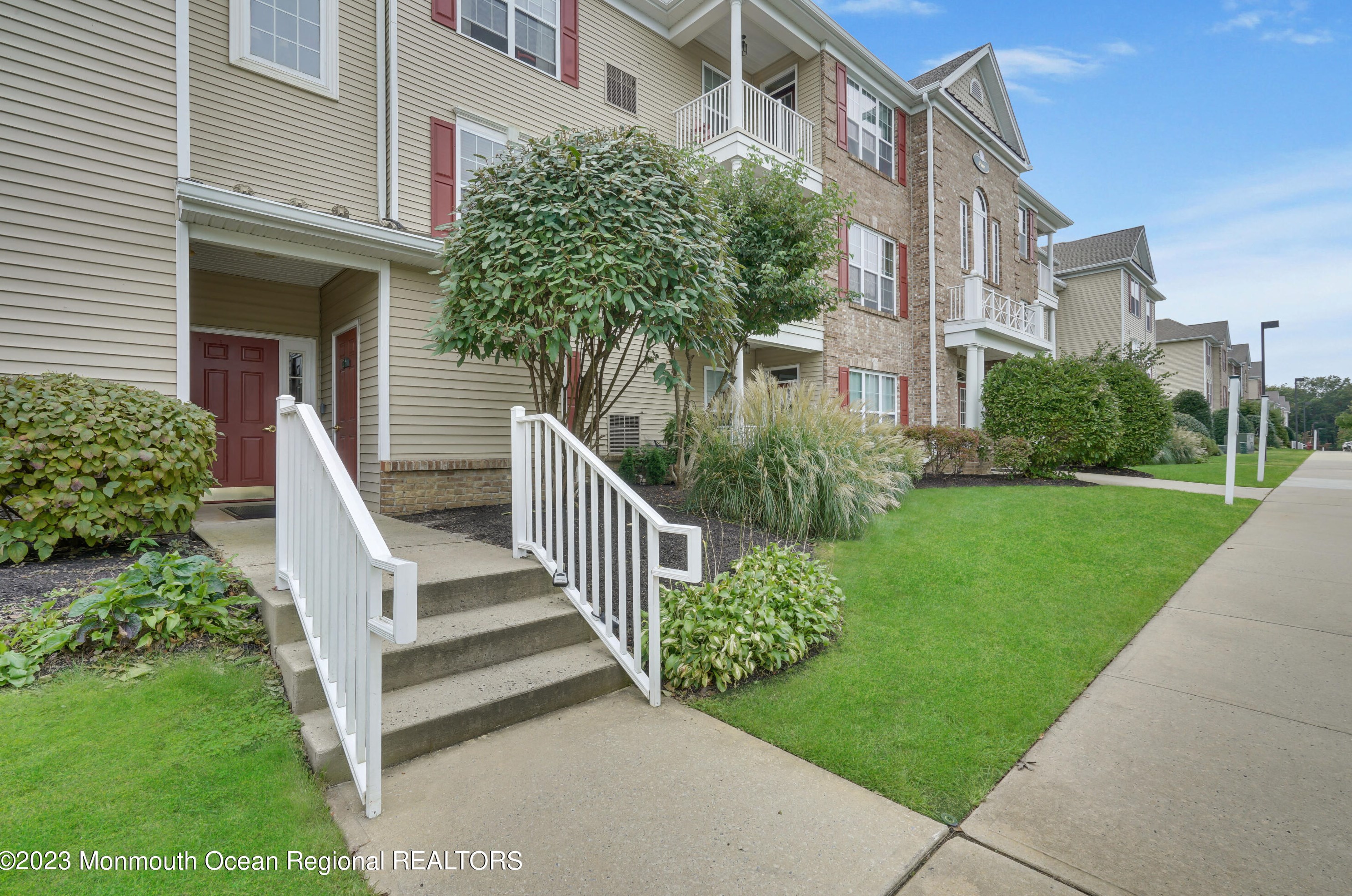 416 Sophee Ln #1000, Lakewood, NJ 08701