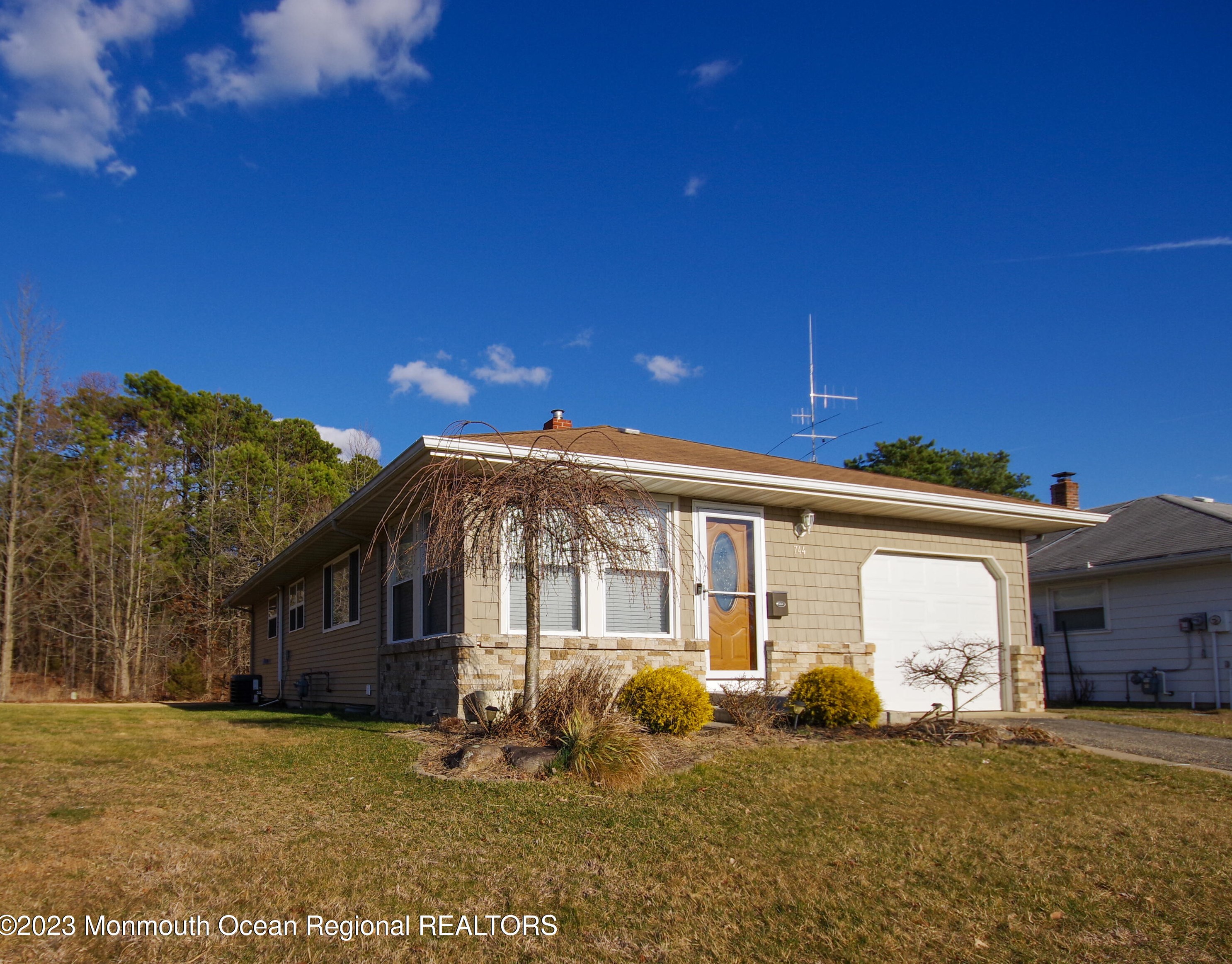 744 Jamaica Blvd, Toms River, NJ 08757-3760