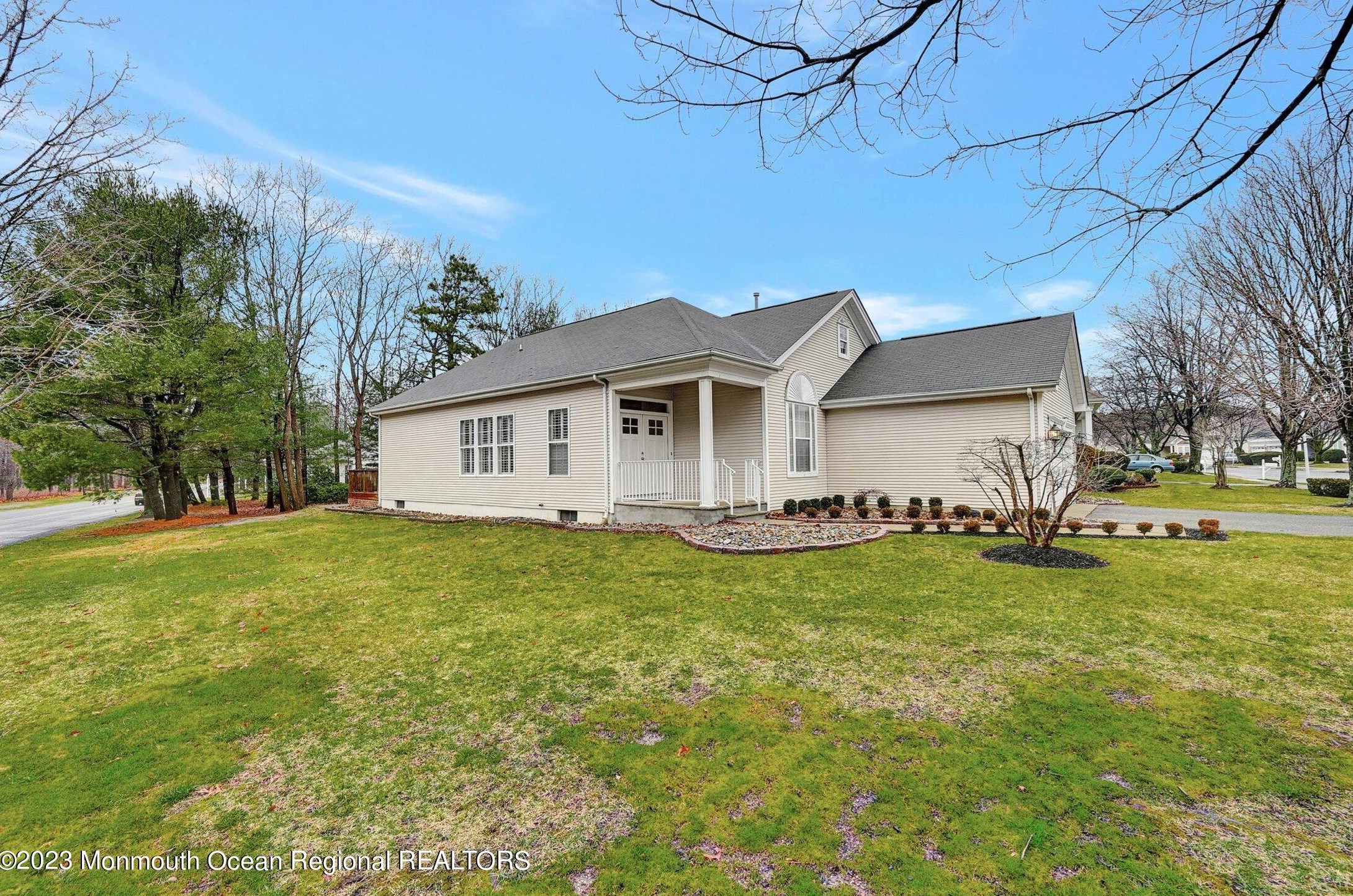 2 Silverspring Dr, Lakewood, NJ 08701
