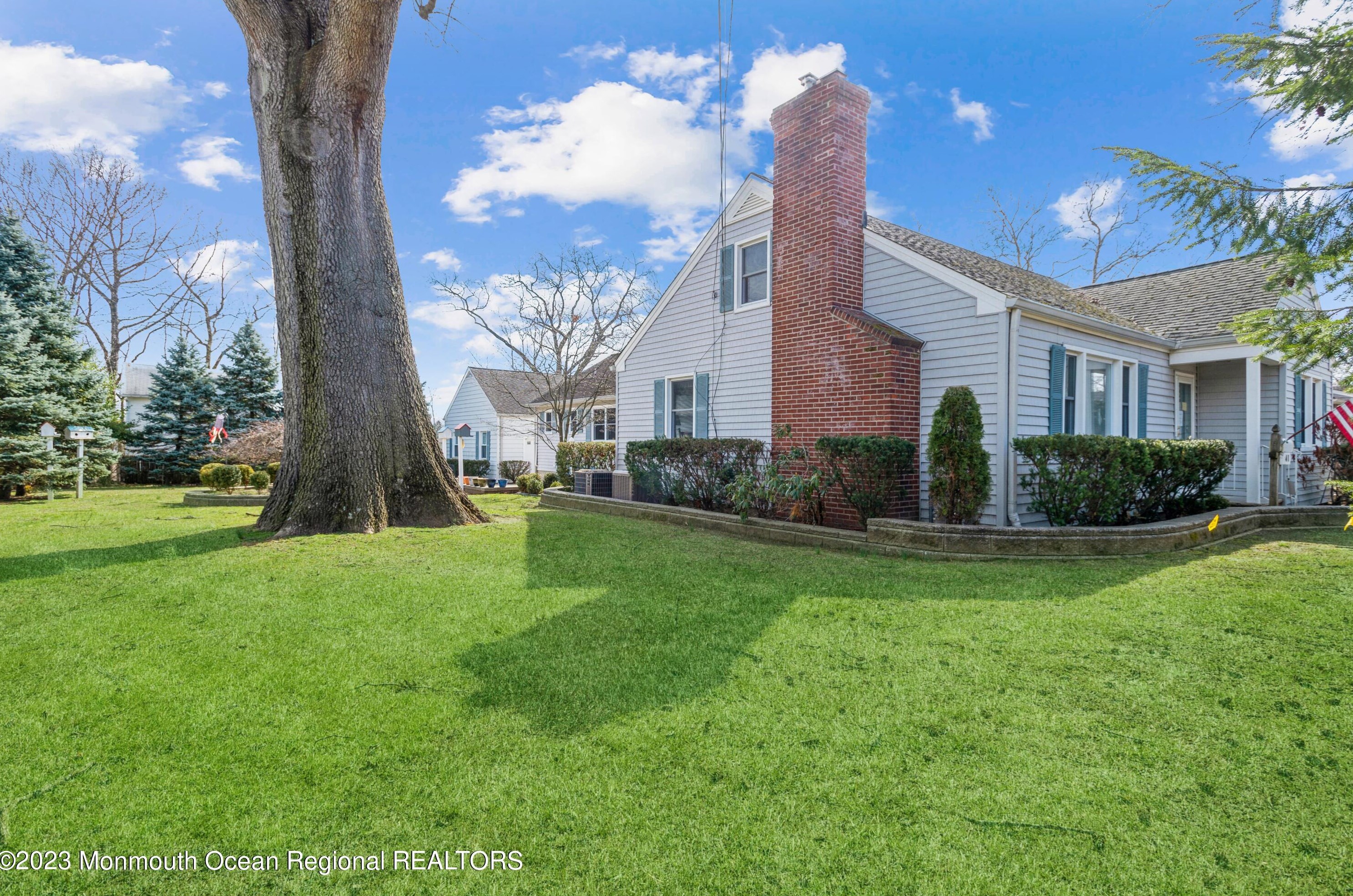 41 Chingarora Ave, Keyport, NJ 07735-1007