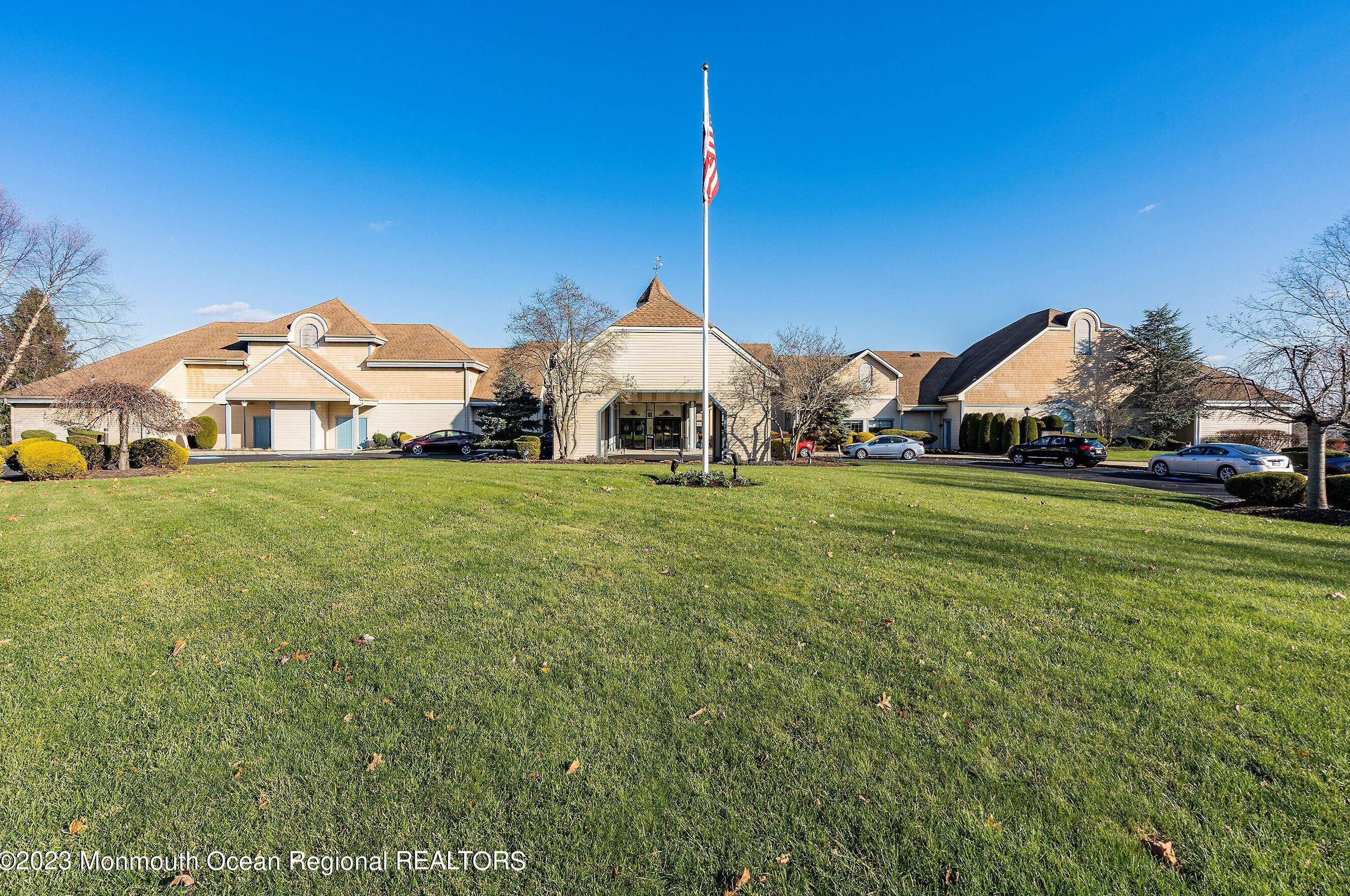 20 John Hancock Dr, Monroe Township NJ  08831-5669 exterior