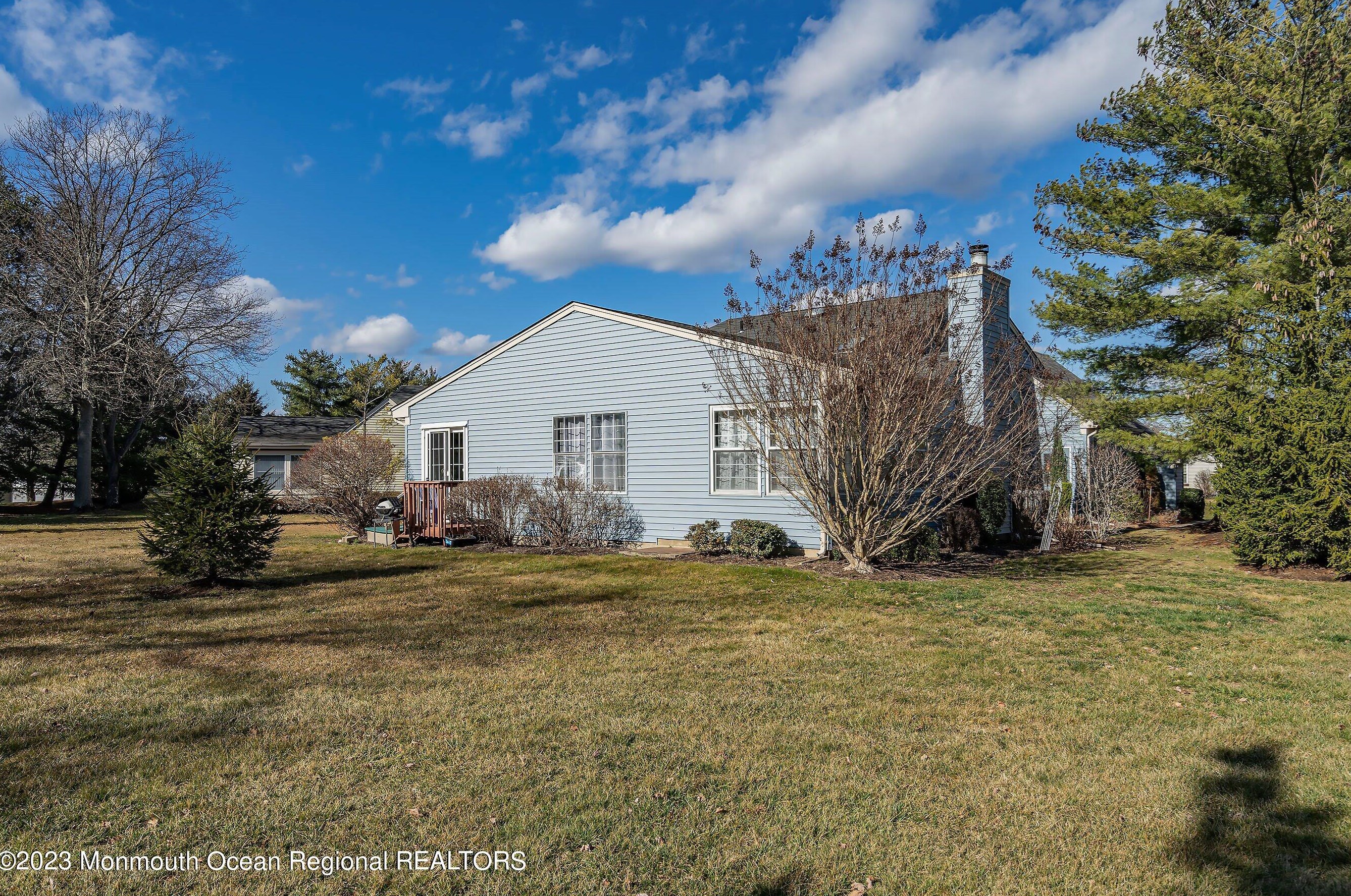 20 John Hancock Dr, Monroe Township NJ  08831-5669 exterior