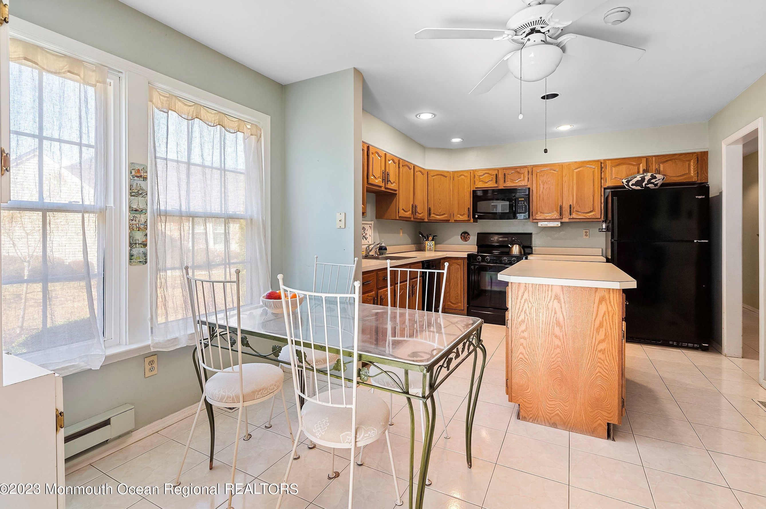 20 John Hancock Dr, Monroe Township NJ  08831-5669 exterior