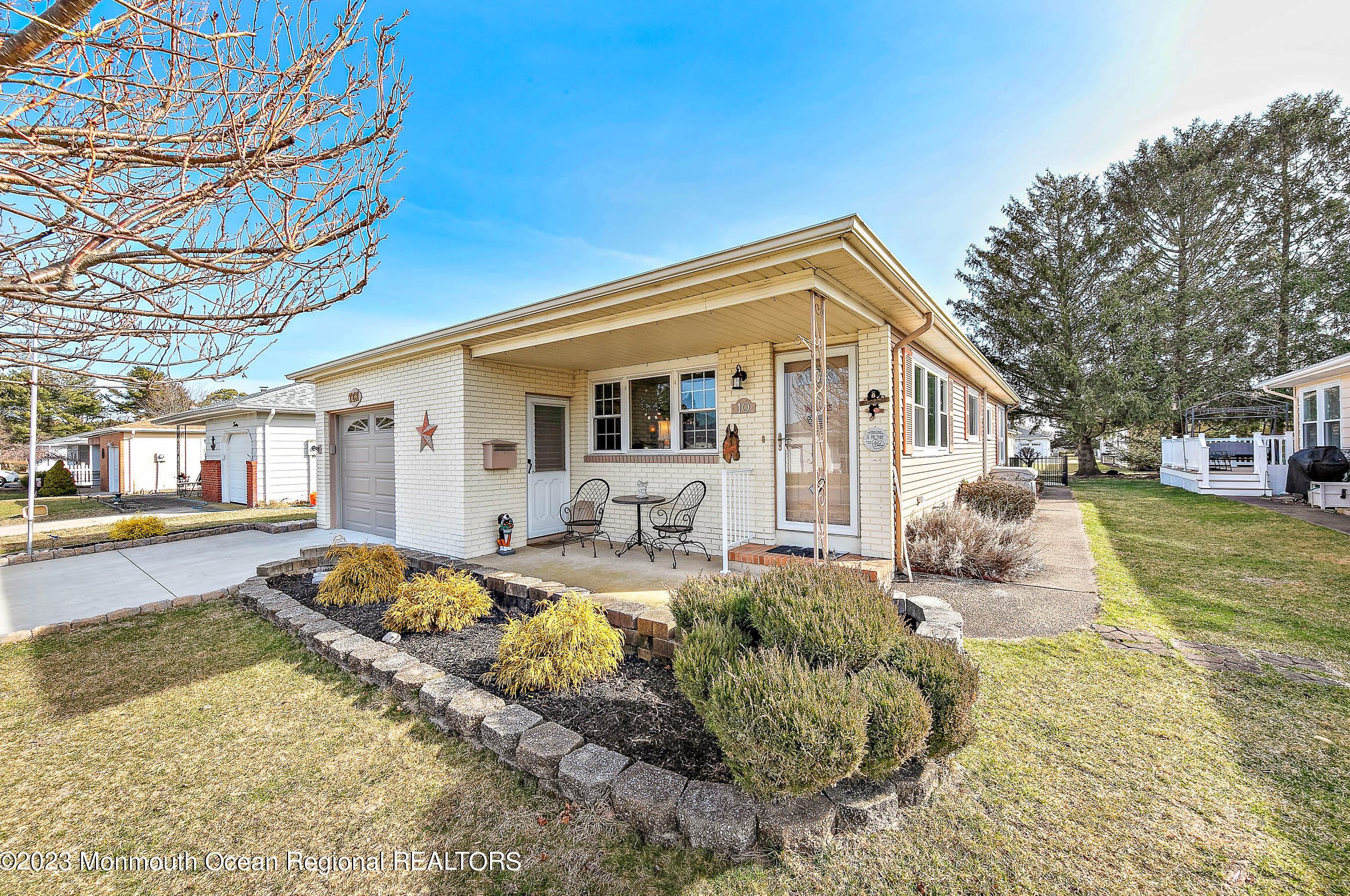 10 Montego St, Toms River, NJ 08757-4221