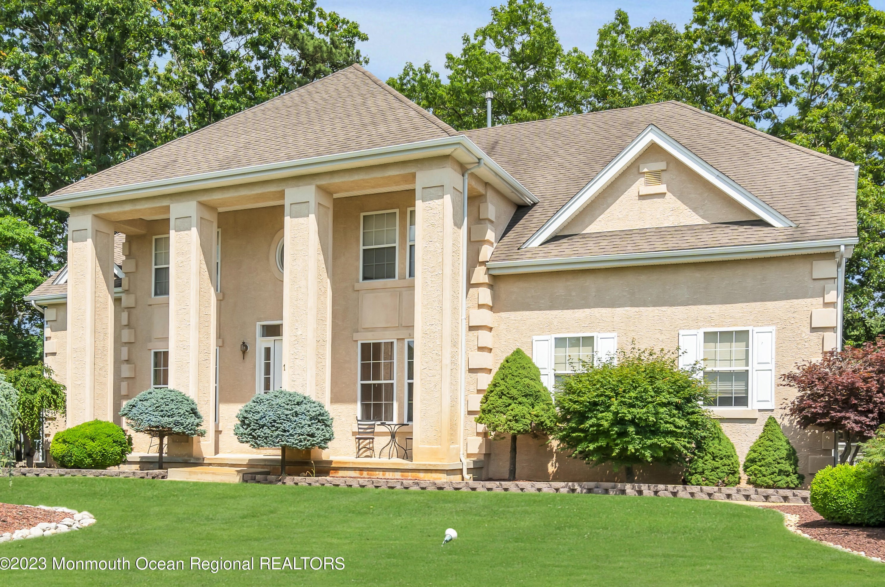 1 Greenwich Dr, Jackson Twp, NJ 08527
