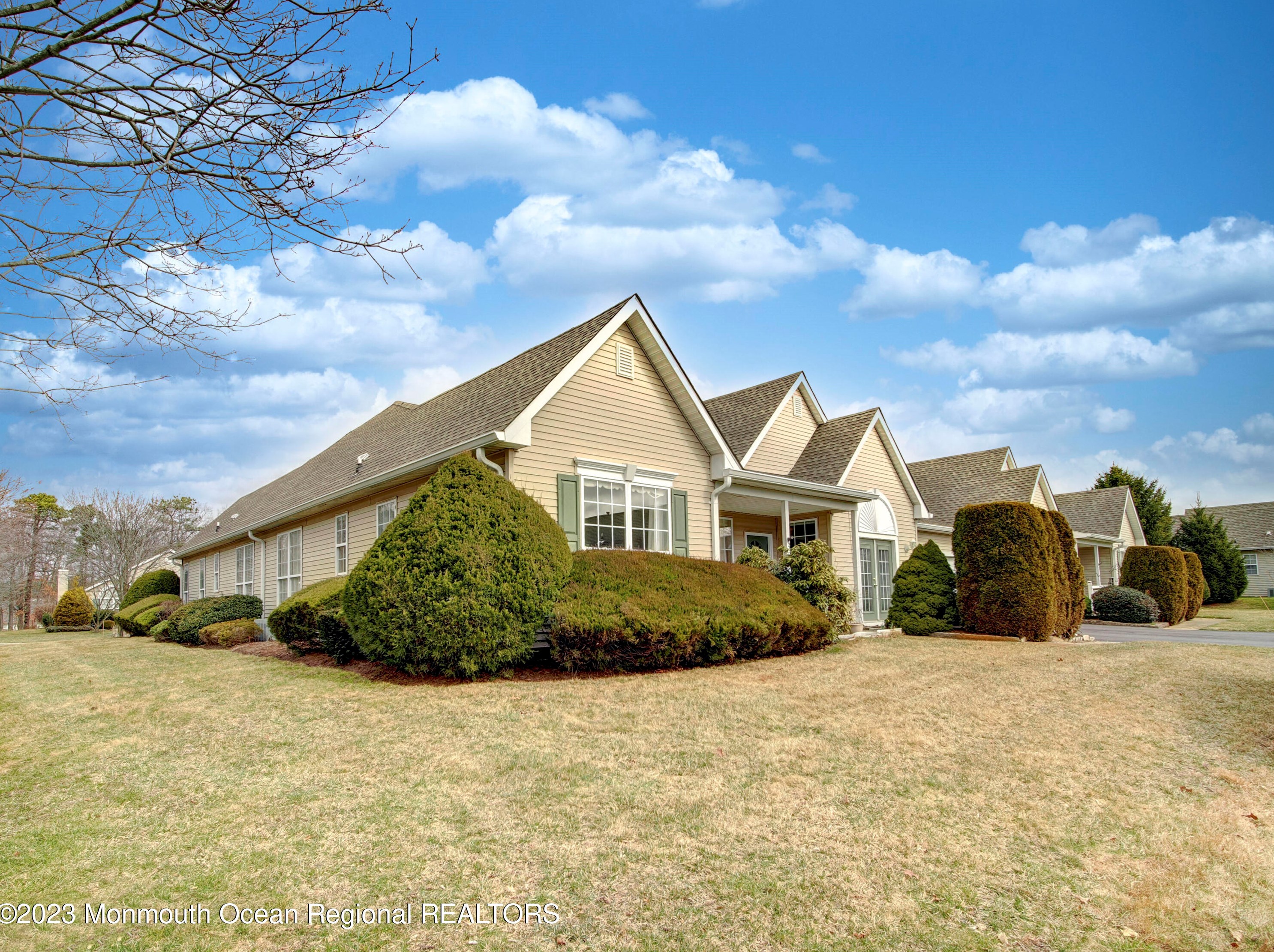 3 Foxwood Rd, Lakewood, NJ 08701