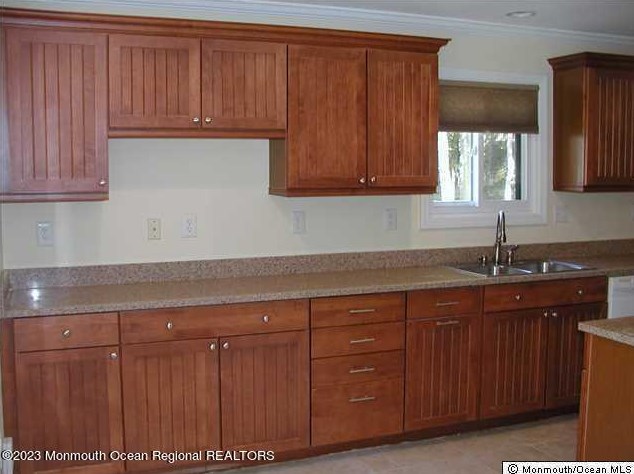 132 Amberly Dr, Millstone Township, NJ 07726-5400