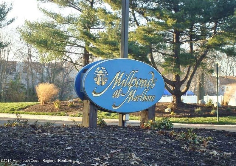 76 Foxwood Pl, Morganville, NJ 07751
