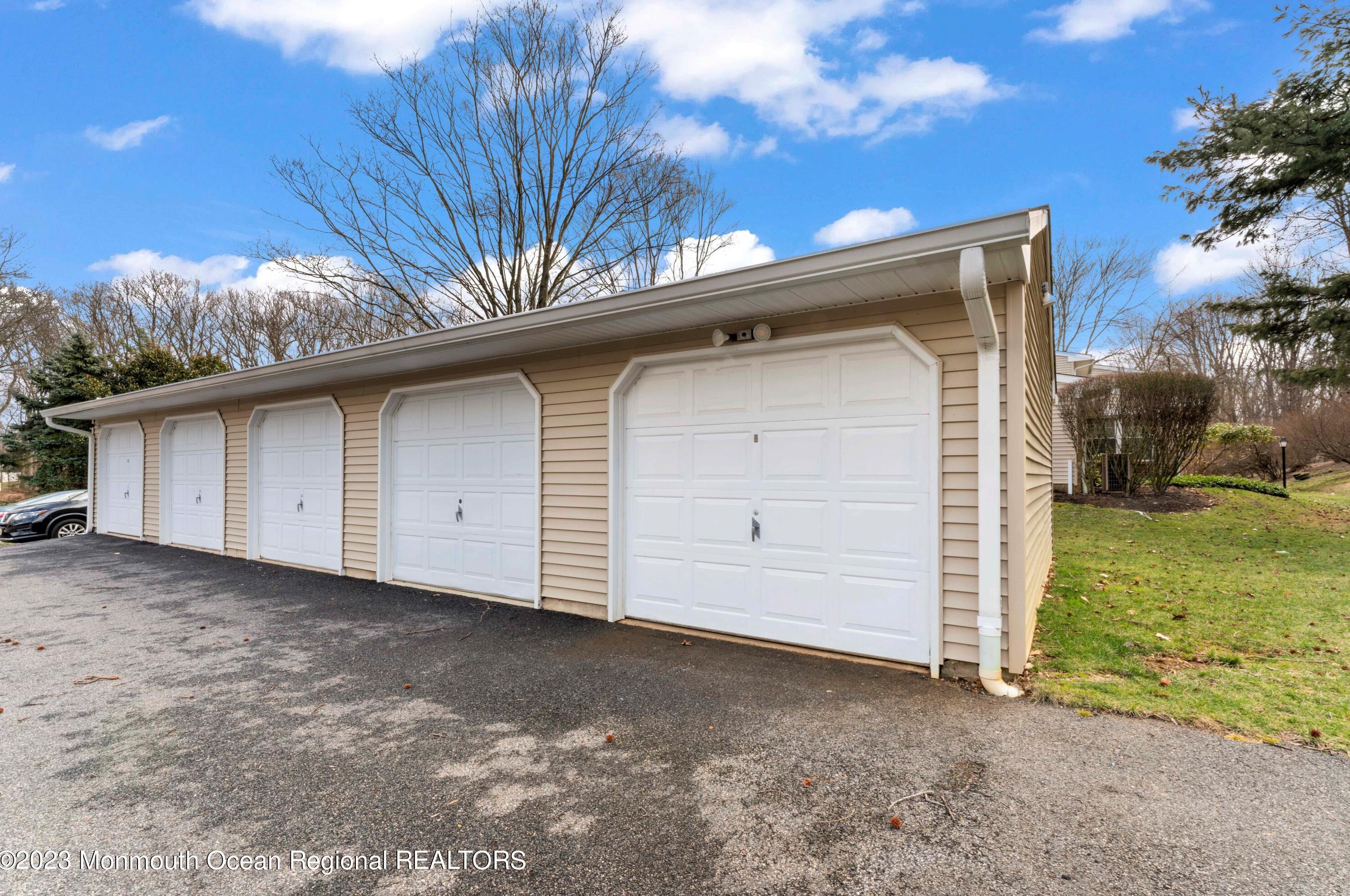 19 Firethorn Cir #348, Tinton Falls, NJ 07701