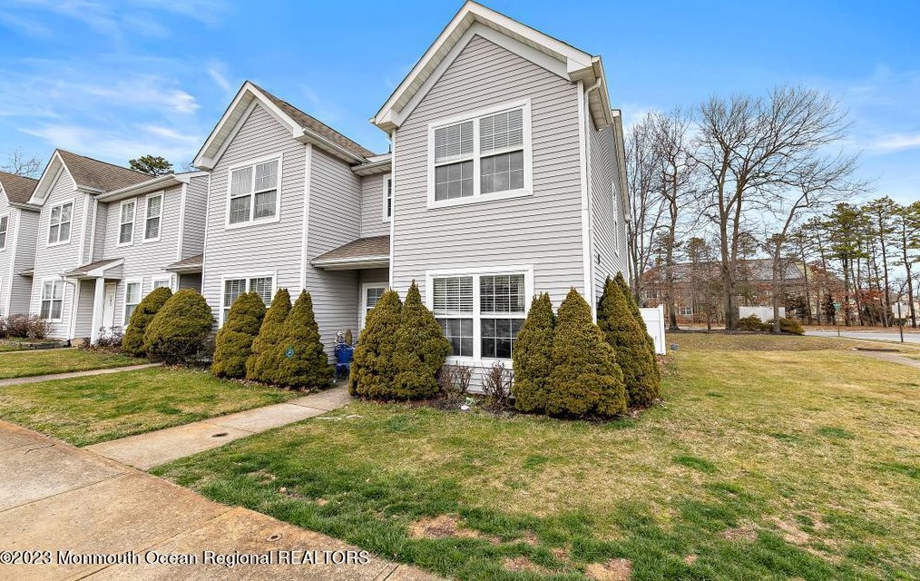 101 Prosperity Ct, Toms River, NJ 08755-1294