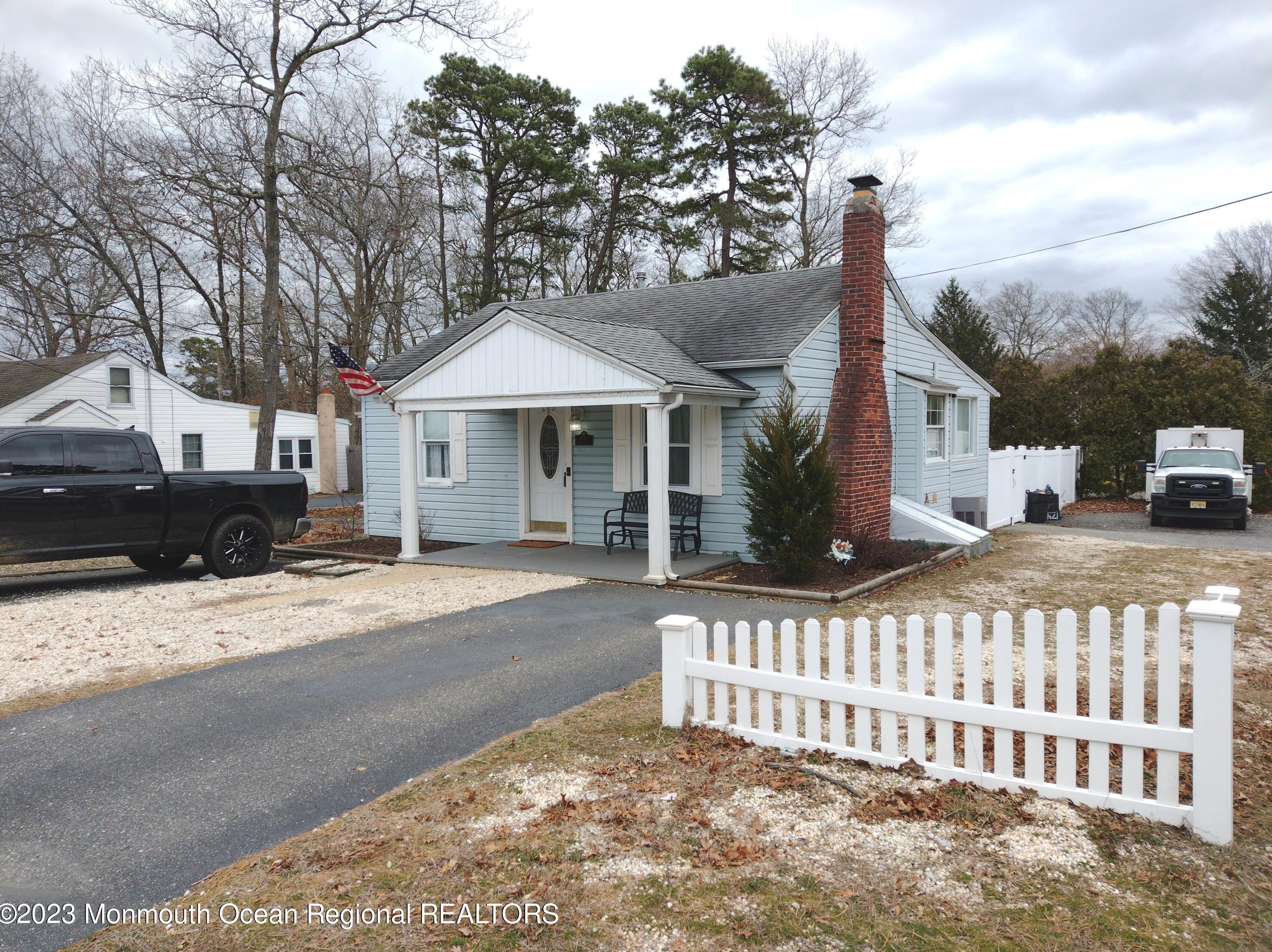 1741 Parkside Dr, Lacey, NJ 08731