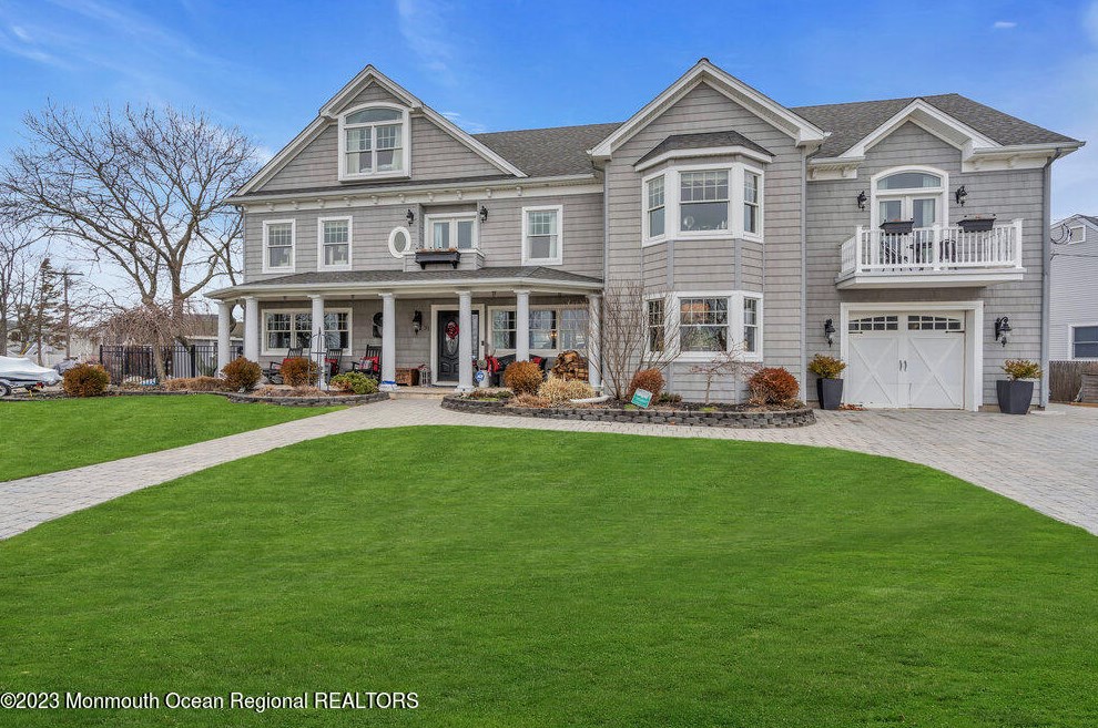 91 Captains Dr, Bricktown, NJ 08723