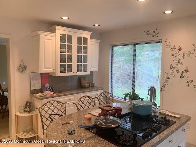 27 Clavendon Ct, Middletown, NJ 07748