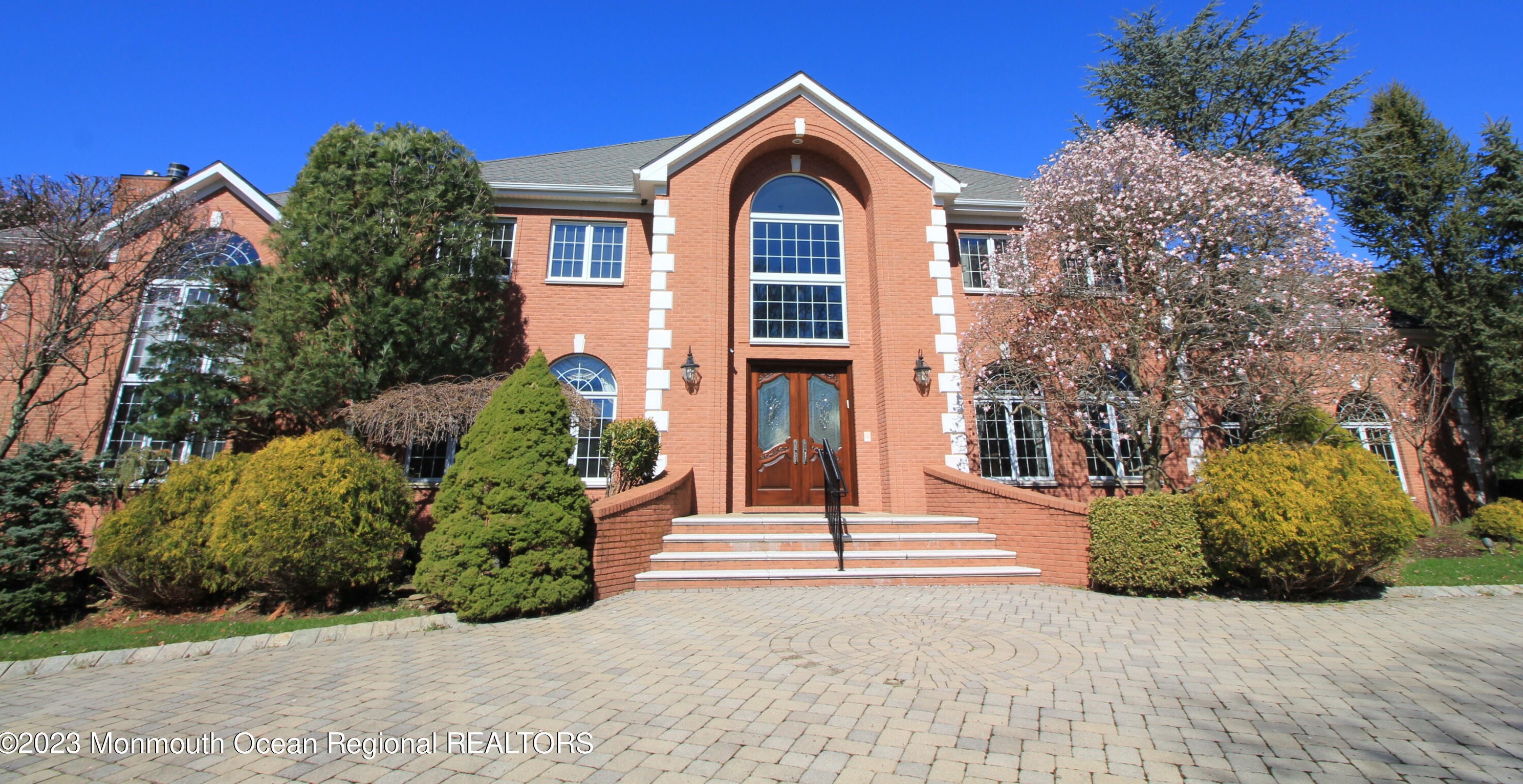5 Tanglewood Ct, Vanderburg, NJ 07722-1067