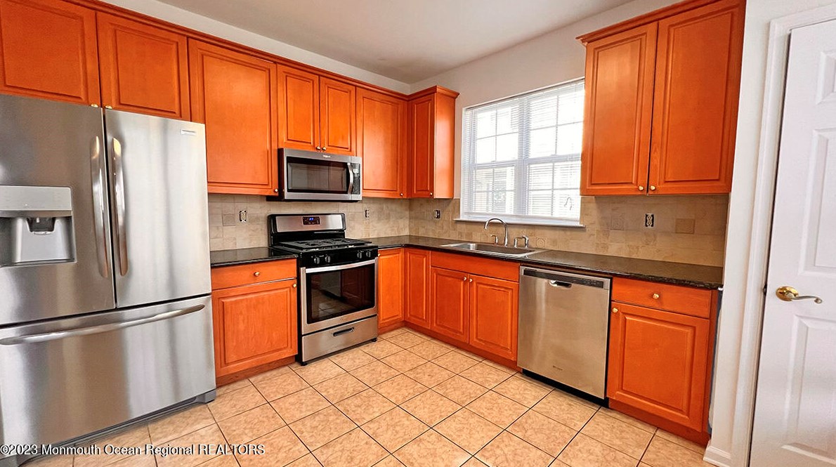 24 Persimmon Ln, Holmdel Village, NJ 07733