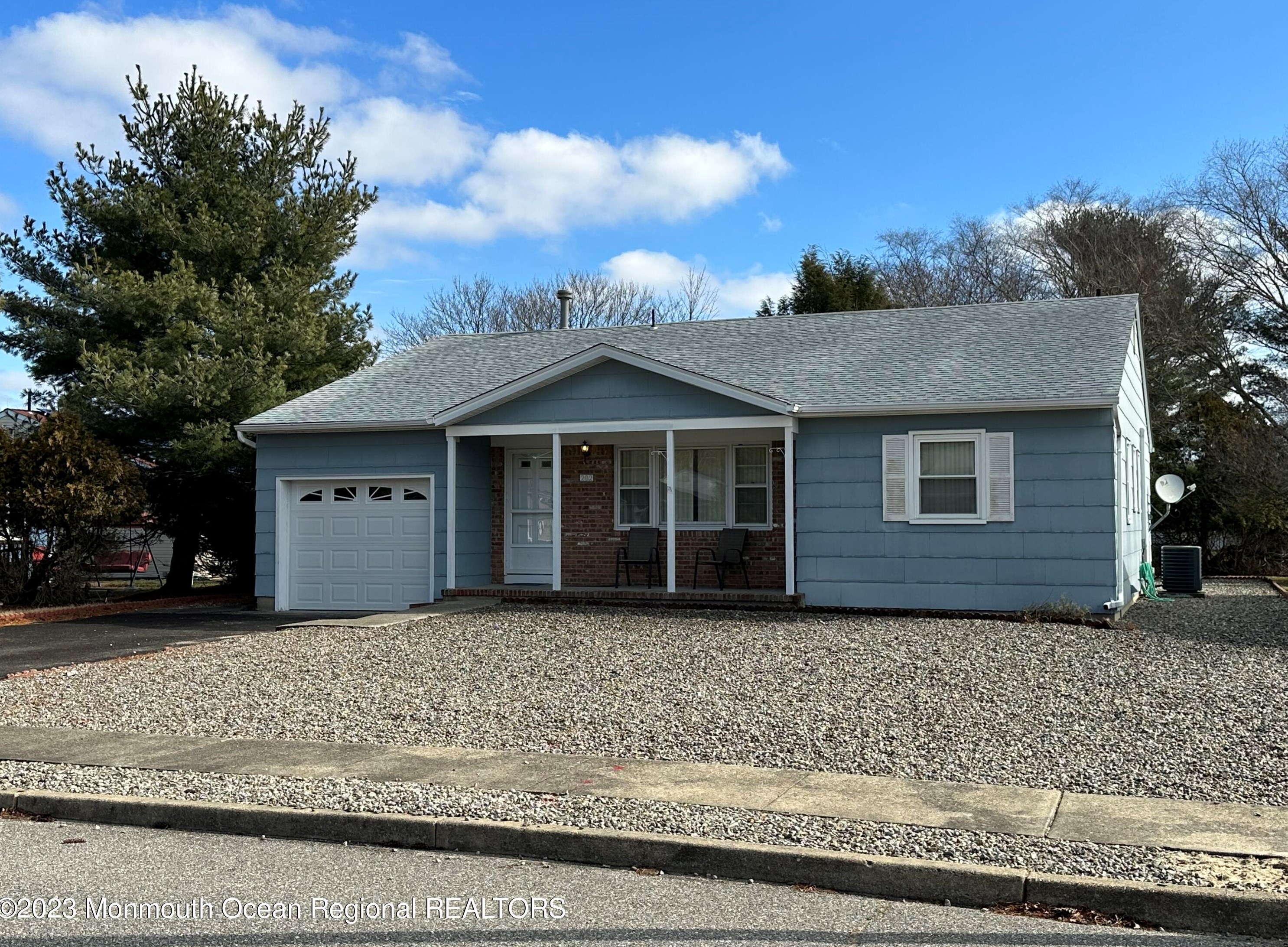 202 Martinique Dr, Toms River, NJ 08757-4706