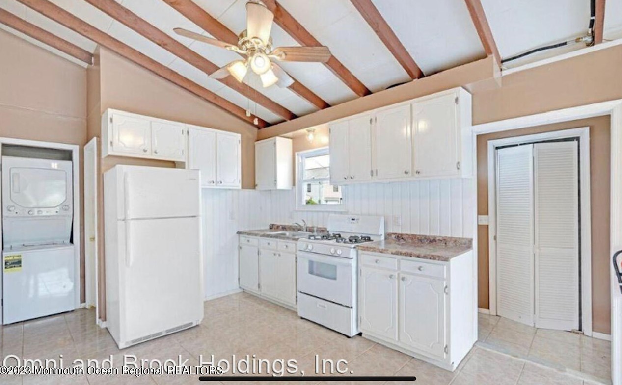110 E Boat Dr, Tuckerton, NJ 08087