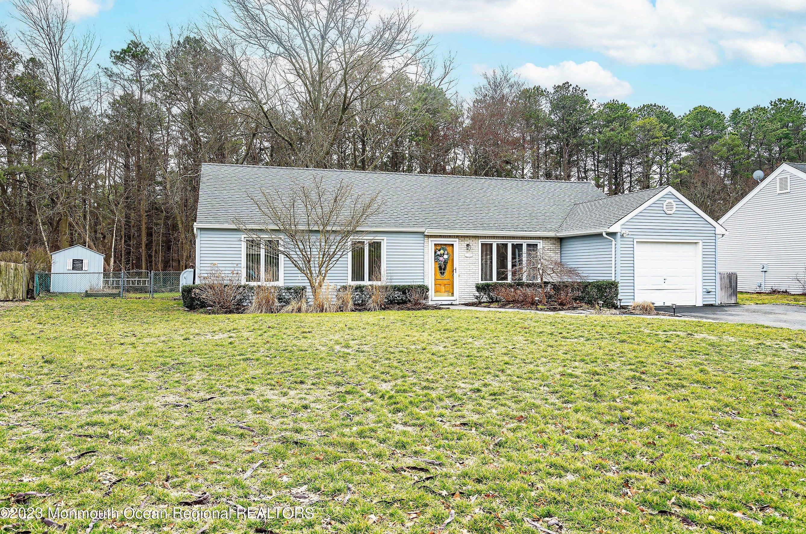 1055 Tralee Dr, Toms River, NJ 08753-3151