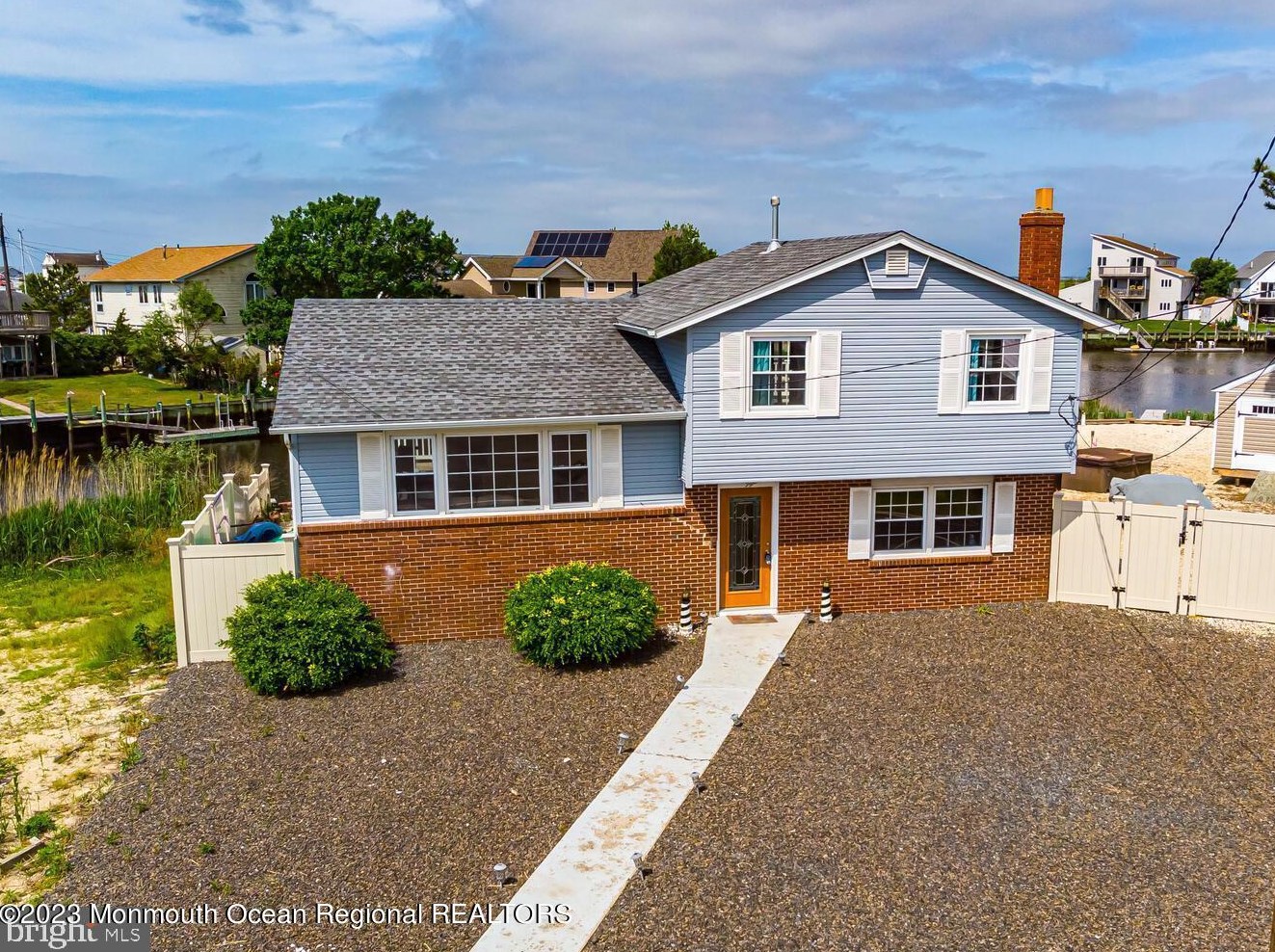 33 W Delaware Dr, Tuckerton, NJ 08087