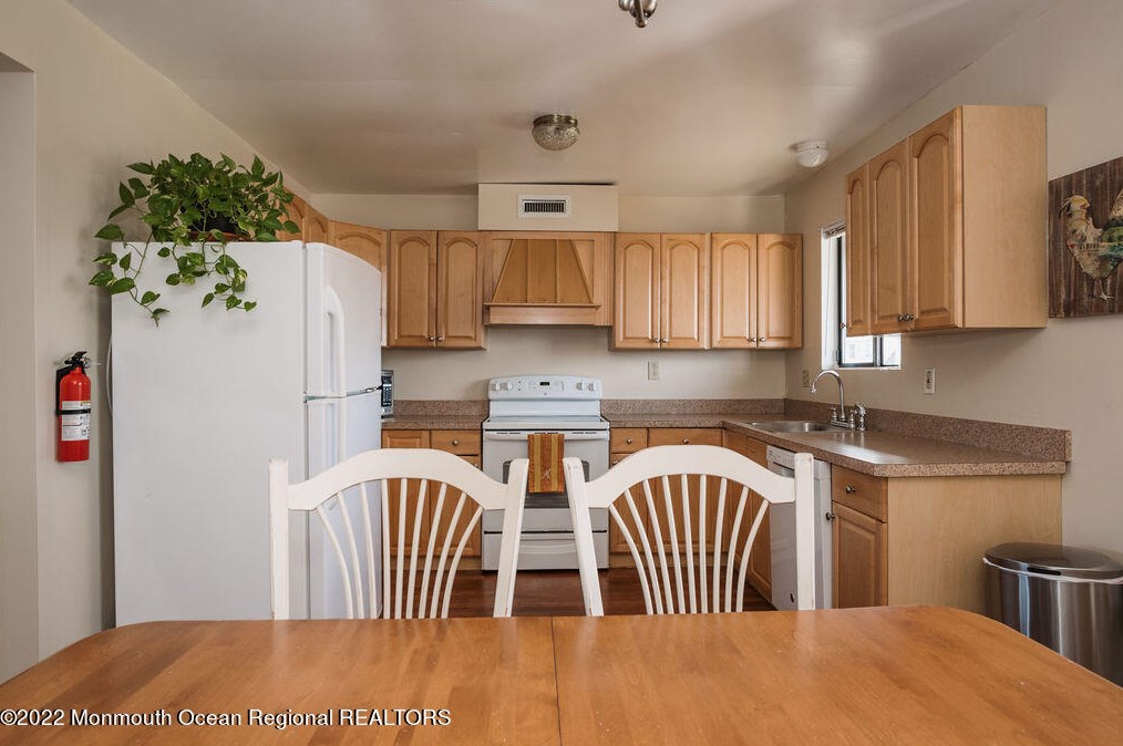 330 Shore Dr #g-12, Monmouth Hills, NJ 07732