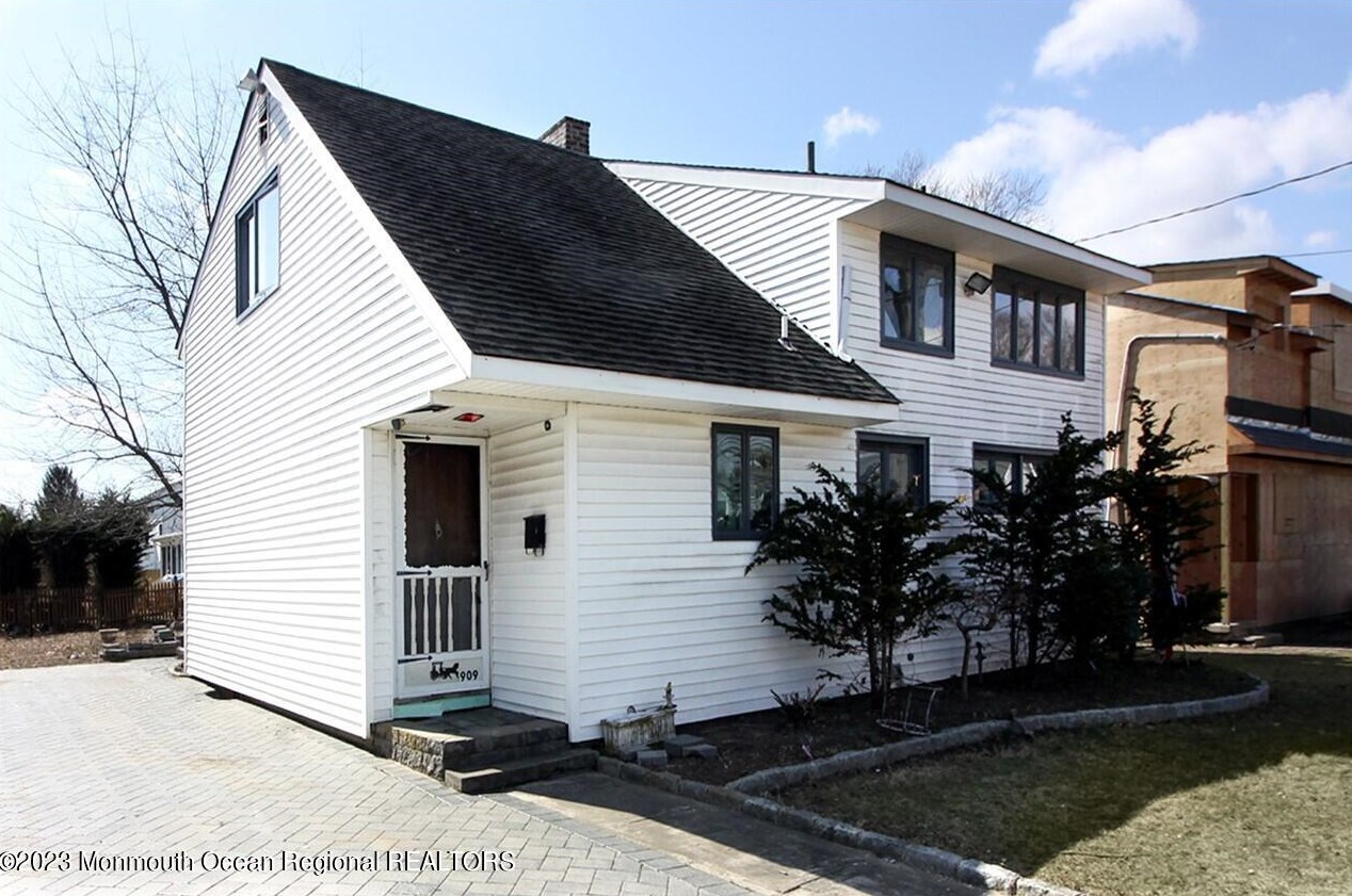 909 Homestead Rd, Wall Township, NJ 08750