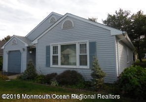 9 Deer Run Ln, Bricktown, NJ 08724