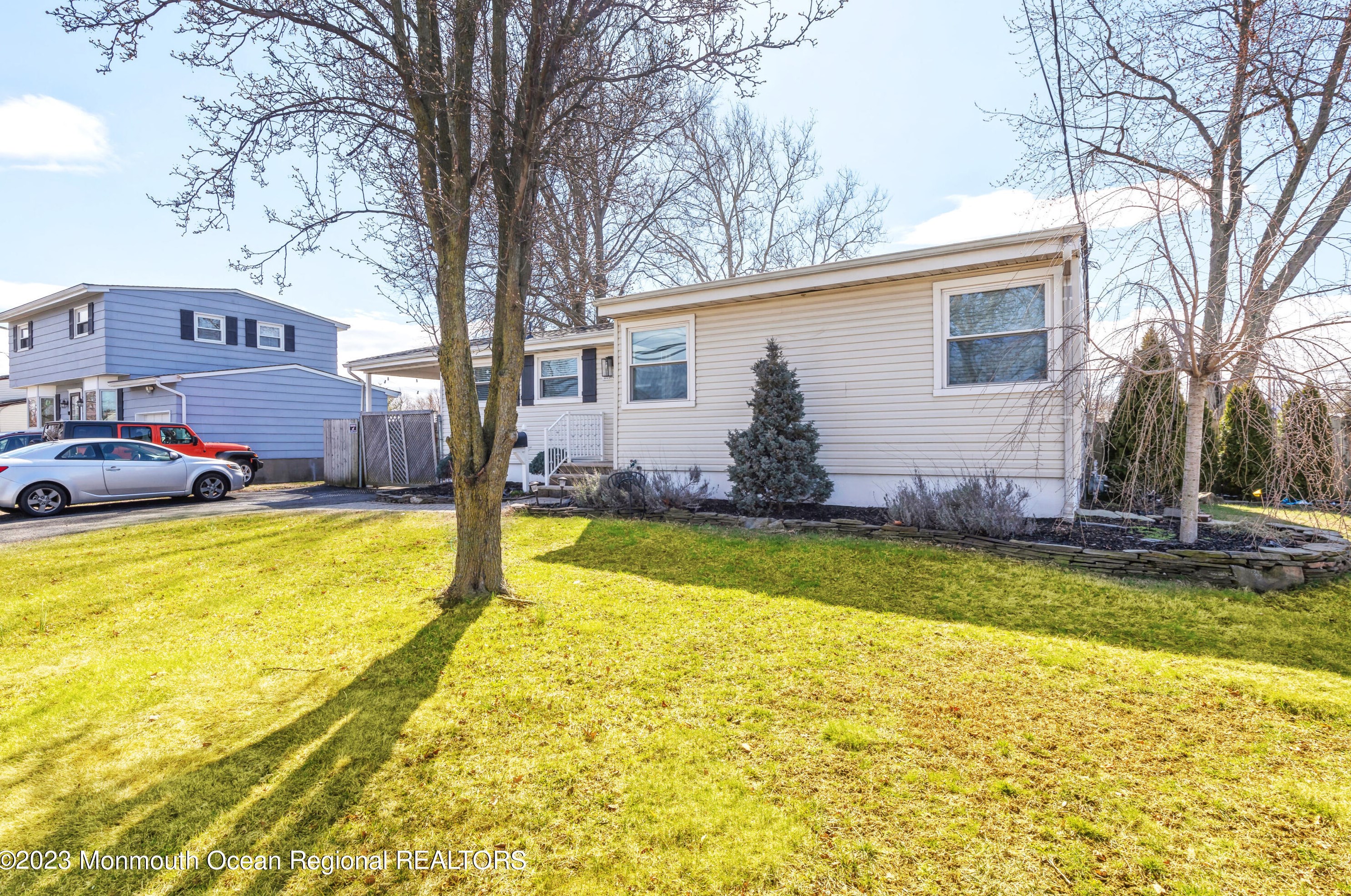284 Middle Rd, Hazlet, NJ 07730