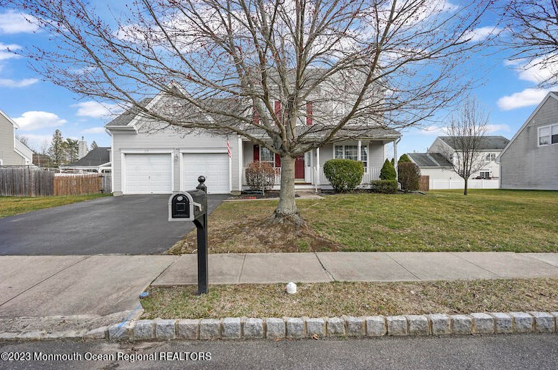 28 Syracuse Dr, East Freehold, NJ 07728