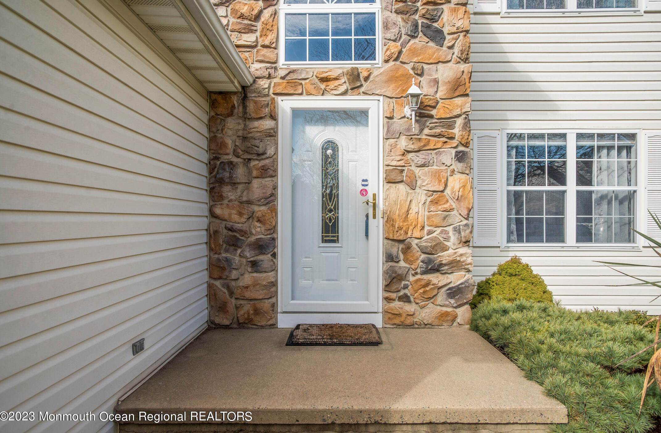 104 Nutmeg Rd, Matawan NJ  07747-1364 exterior