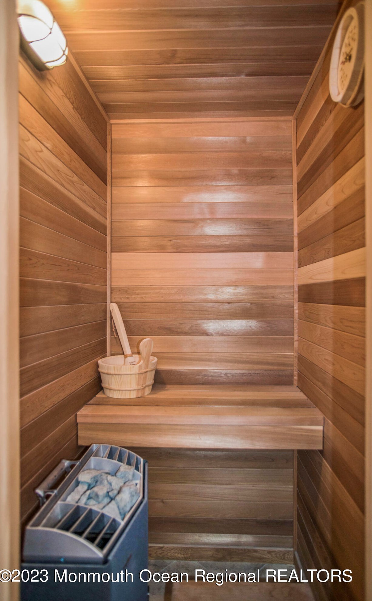 104 Nutmeg Rd, Matawan NJ  07747-1364 exterior