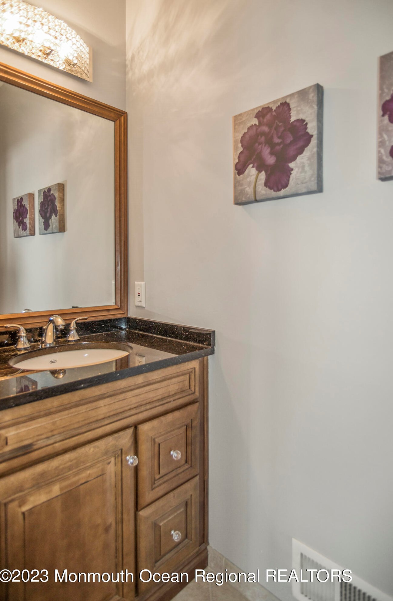 104 Nutmeg Rd, Matawan NJ  07747-1364 exterior