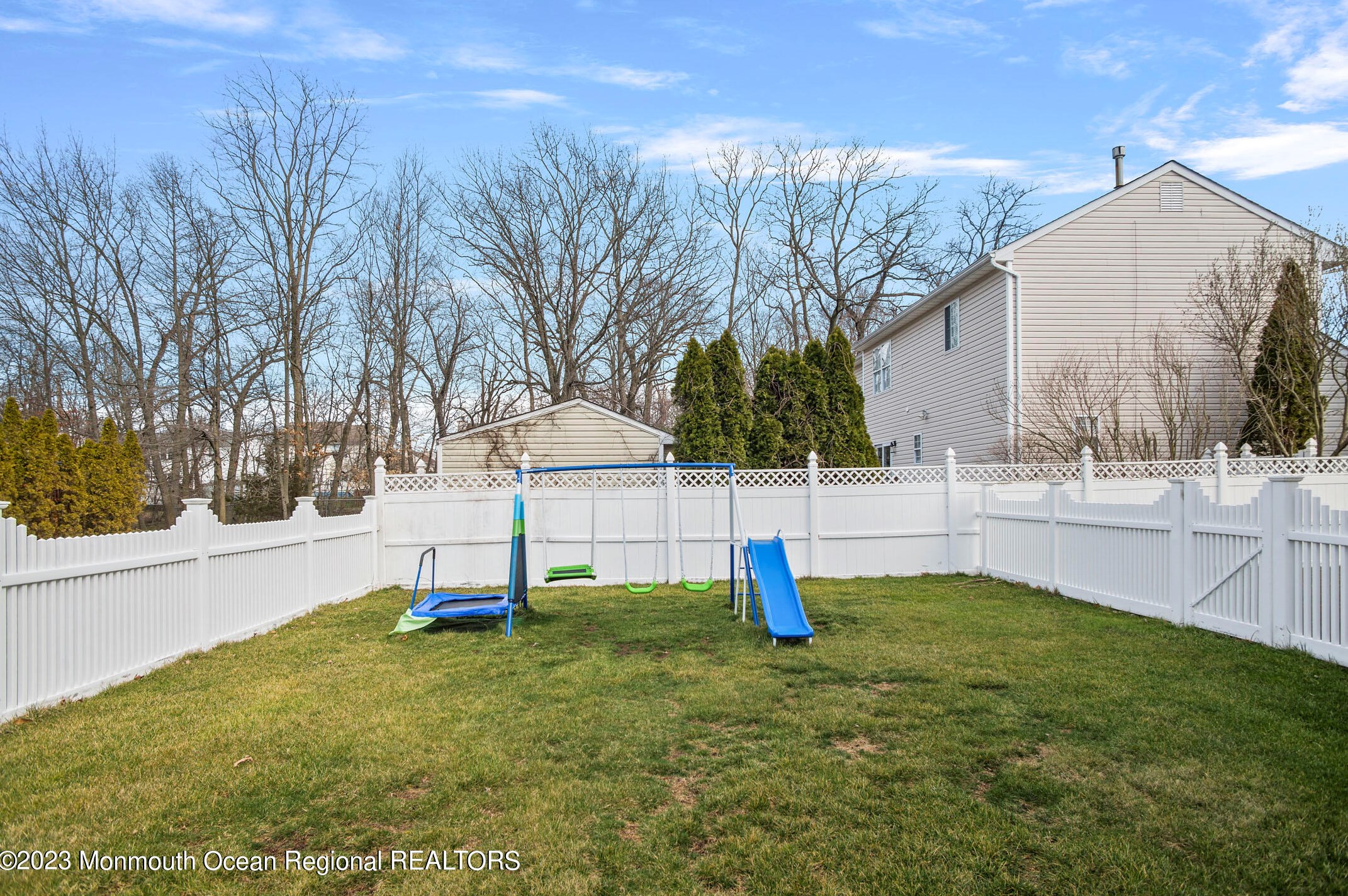 104 Nutmeg Rd, Matawan NJ  07747-1364 exterior