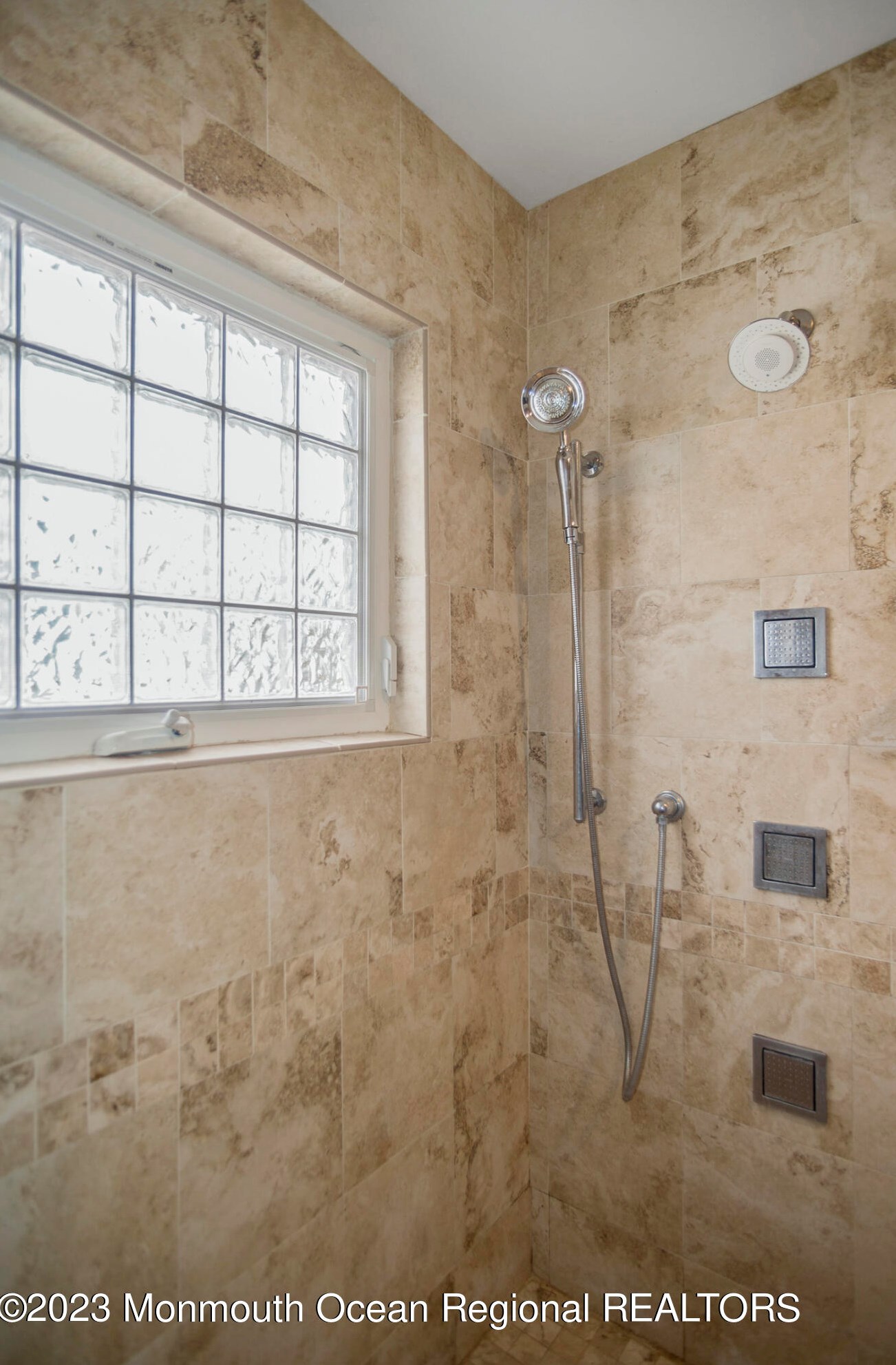 104 Nutmeg Rd, Matawan NJ  07747-1364 exterior