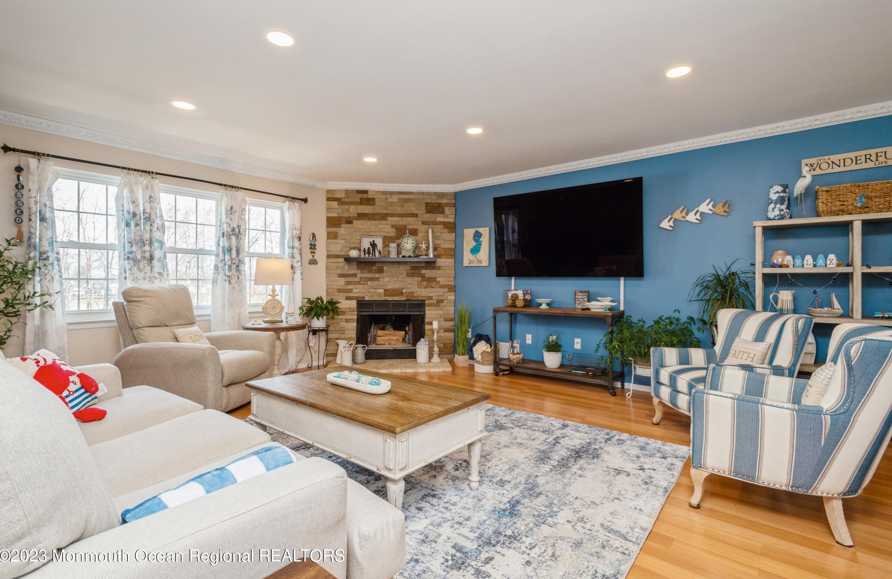 12 Dutch Ln, Hazlet, NJ 07730