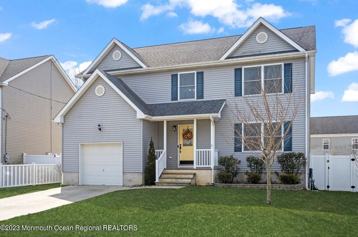 168 3rd Ave, Toms River, NJ 08757-4923