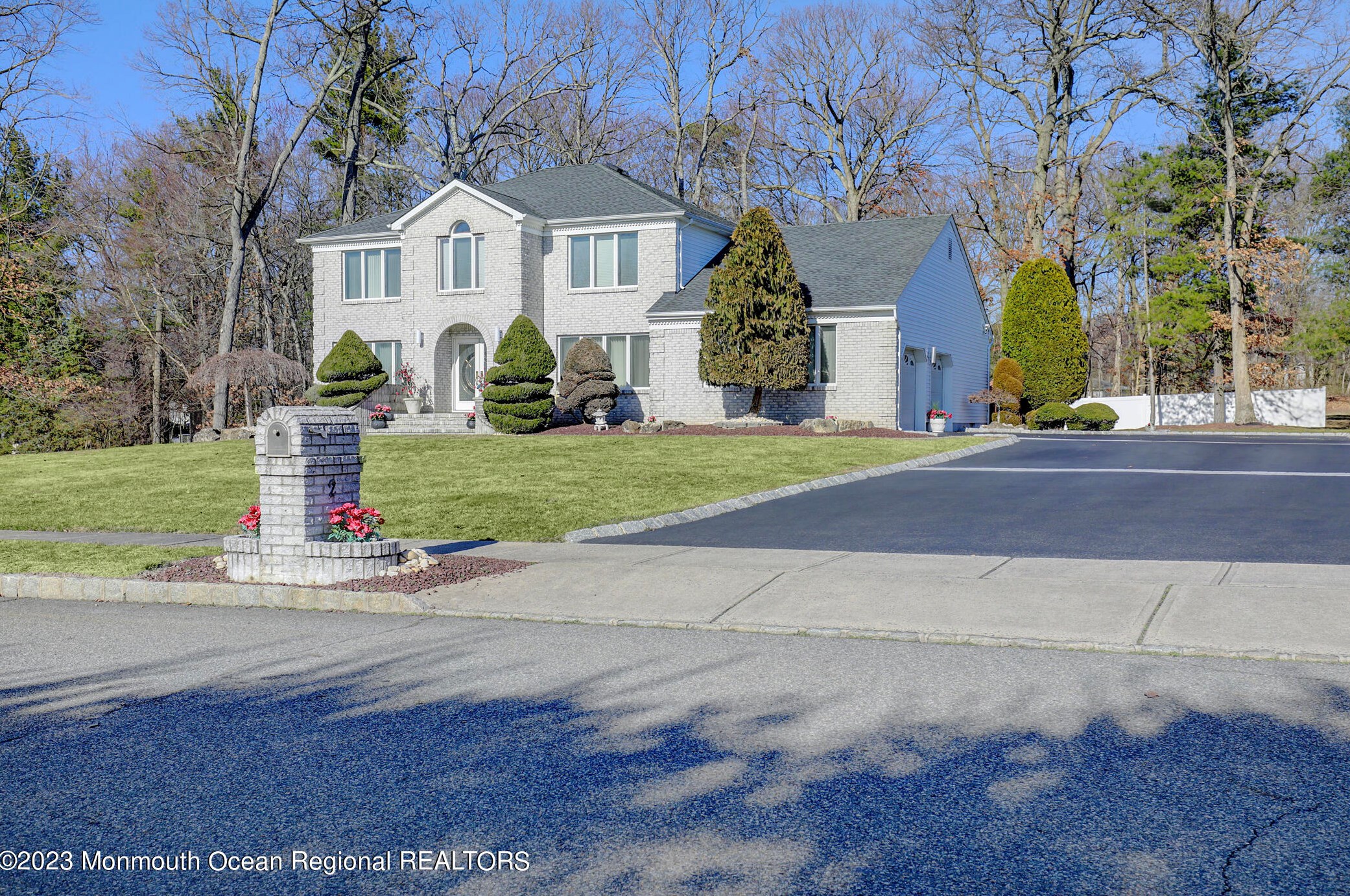 2 Carrie Dr, Millstone Township, NJ 07726-4669
