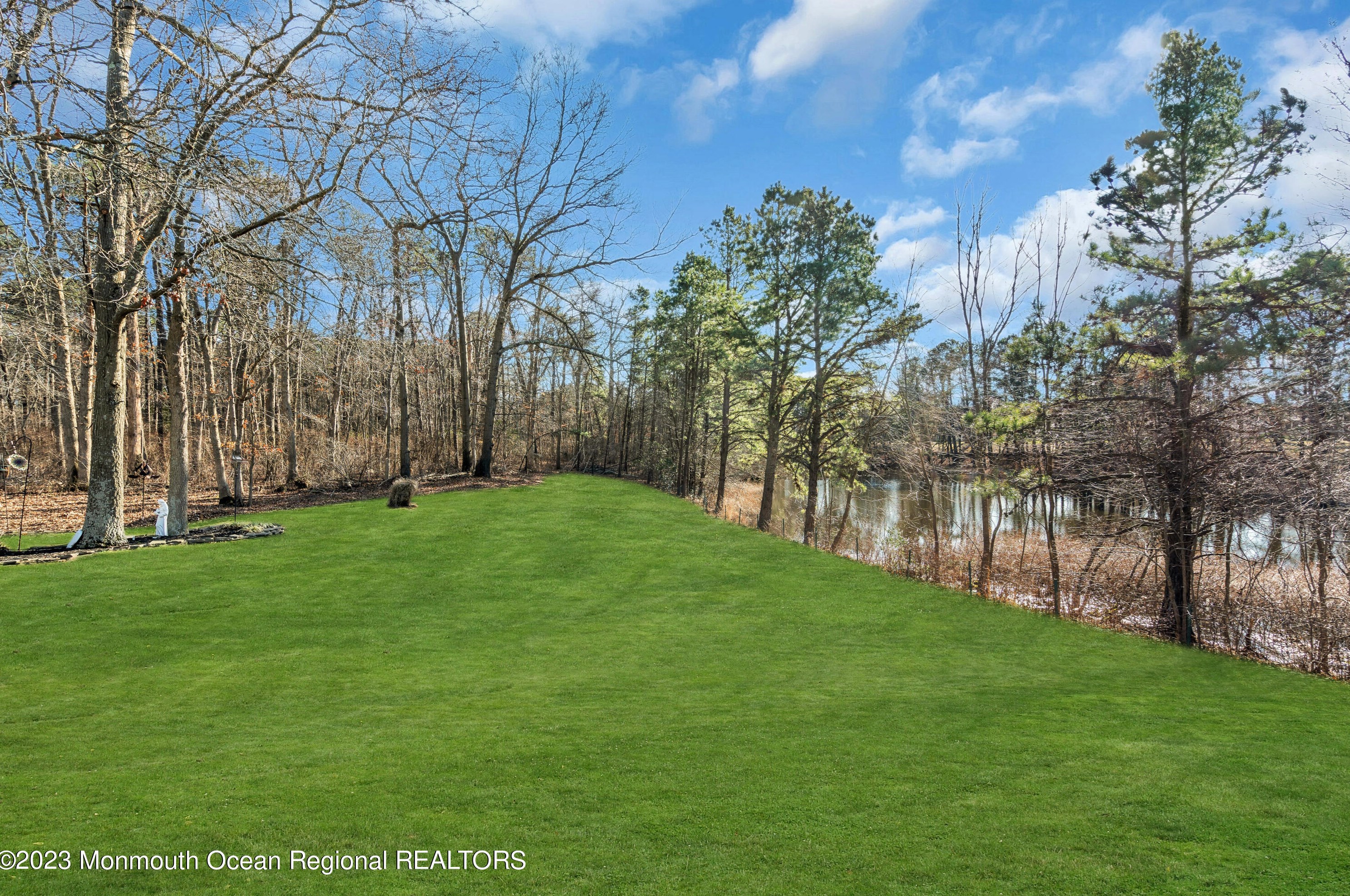 10 Whitney Ct, Bricktown, NJ 08724