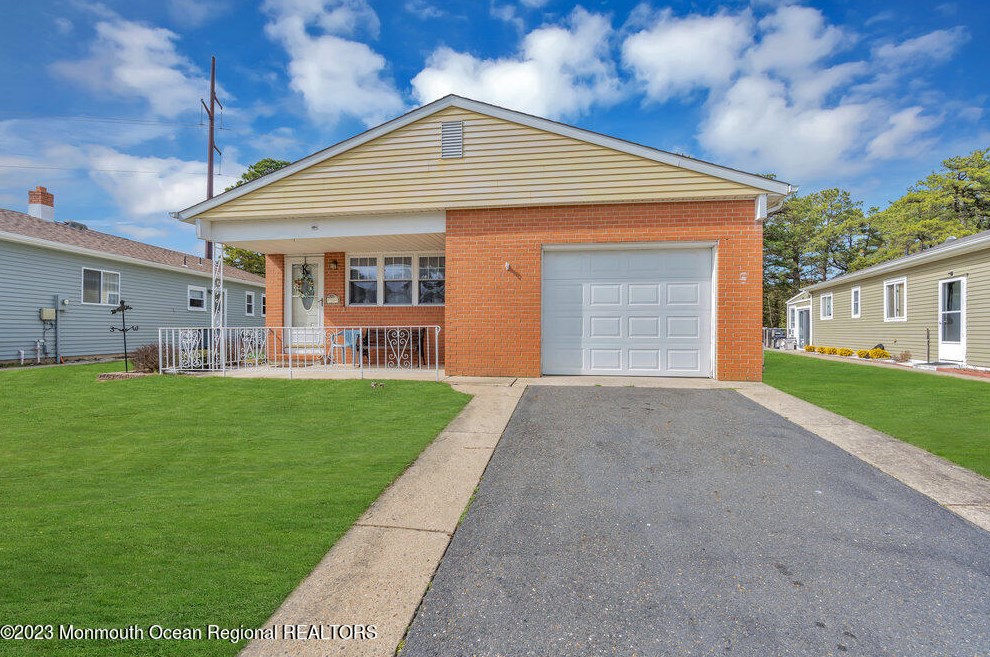 124 Torrey Pines Dr, Toms River, NJ 08757-5722